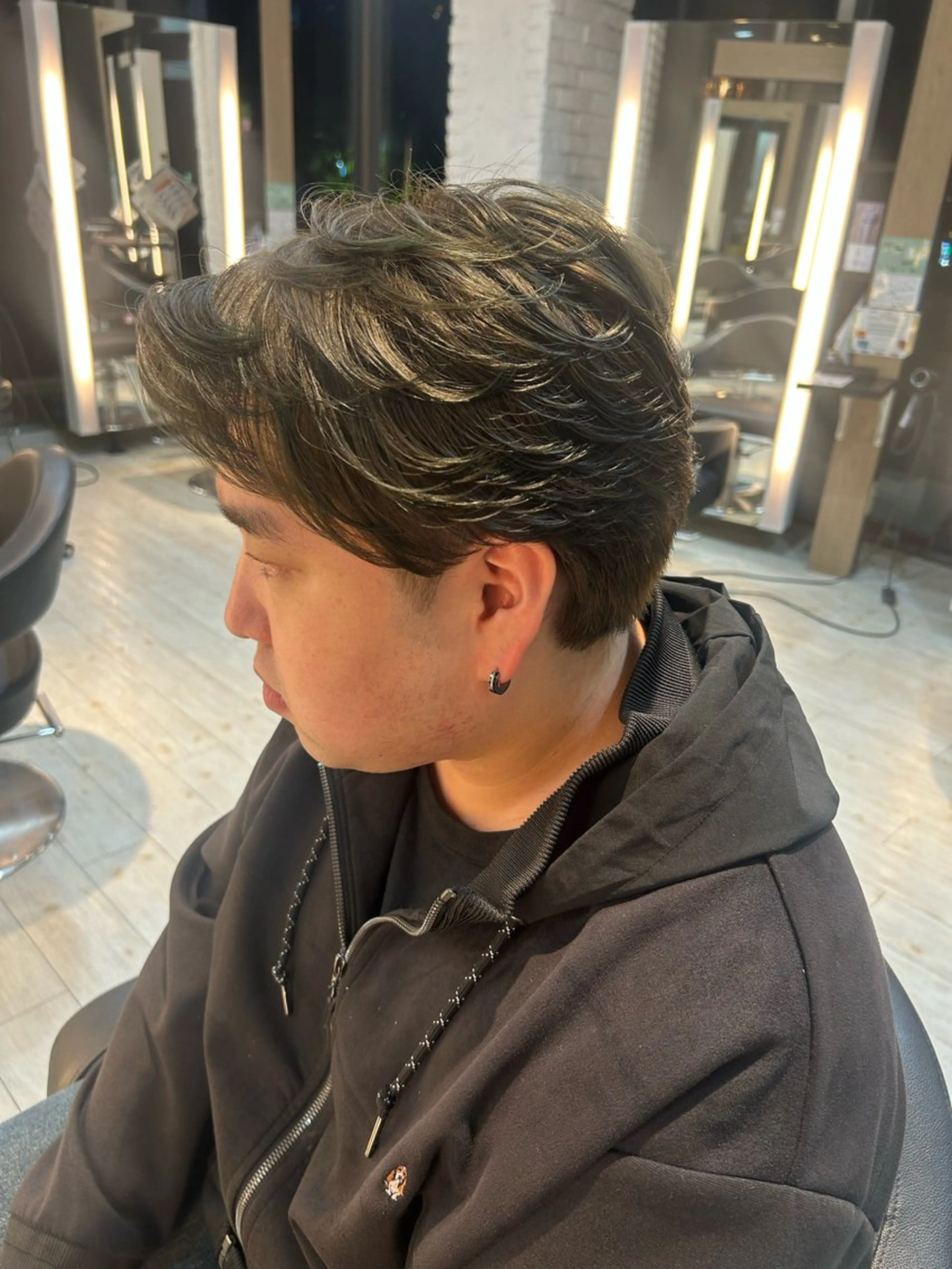 カラー メンズ フェザーパーマ カルマパーマ メンズ韓国風 メンズパーマ カット パーマ 有働由良／ハイトーン ／韓国メンズヘアのヘアスタイル