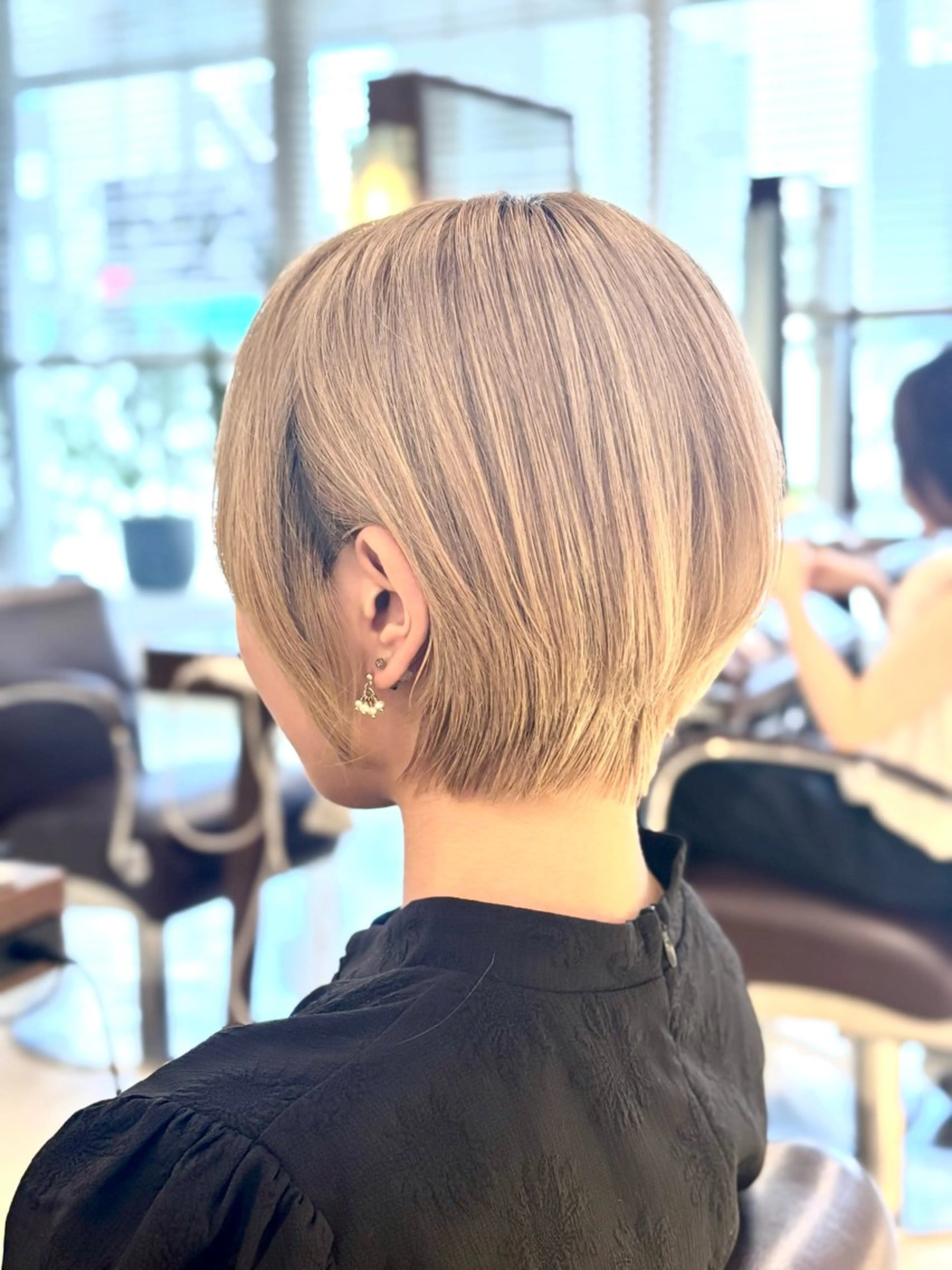 ショート 似合わせカット・透明 感カラー👑縮毛矯正のヘアスタイル