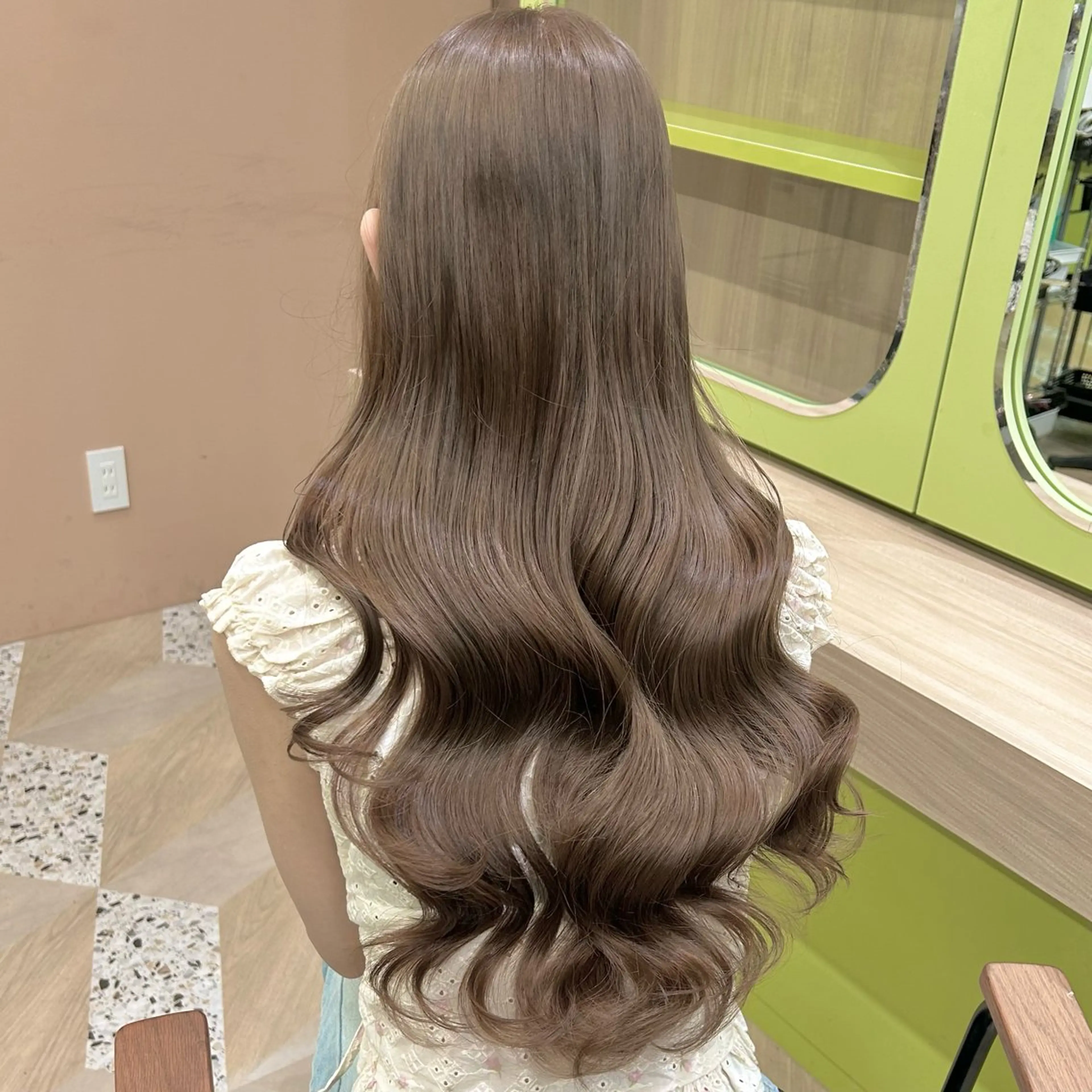 ロング カラー ベージュカラー ブリーチ ブラウンカラー ショコラベージュ 透明感カラー カット ヘアカラー トリートメント ブリーチなしベージュ /ヘアセット/ミユのヘアスタイル