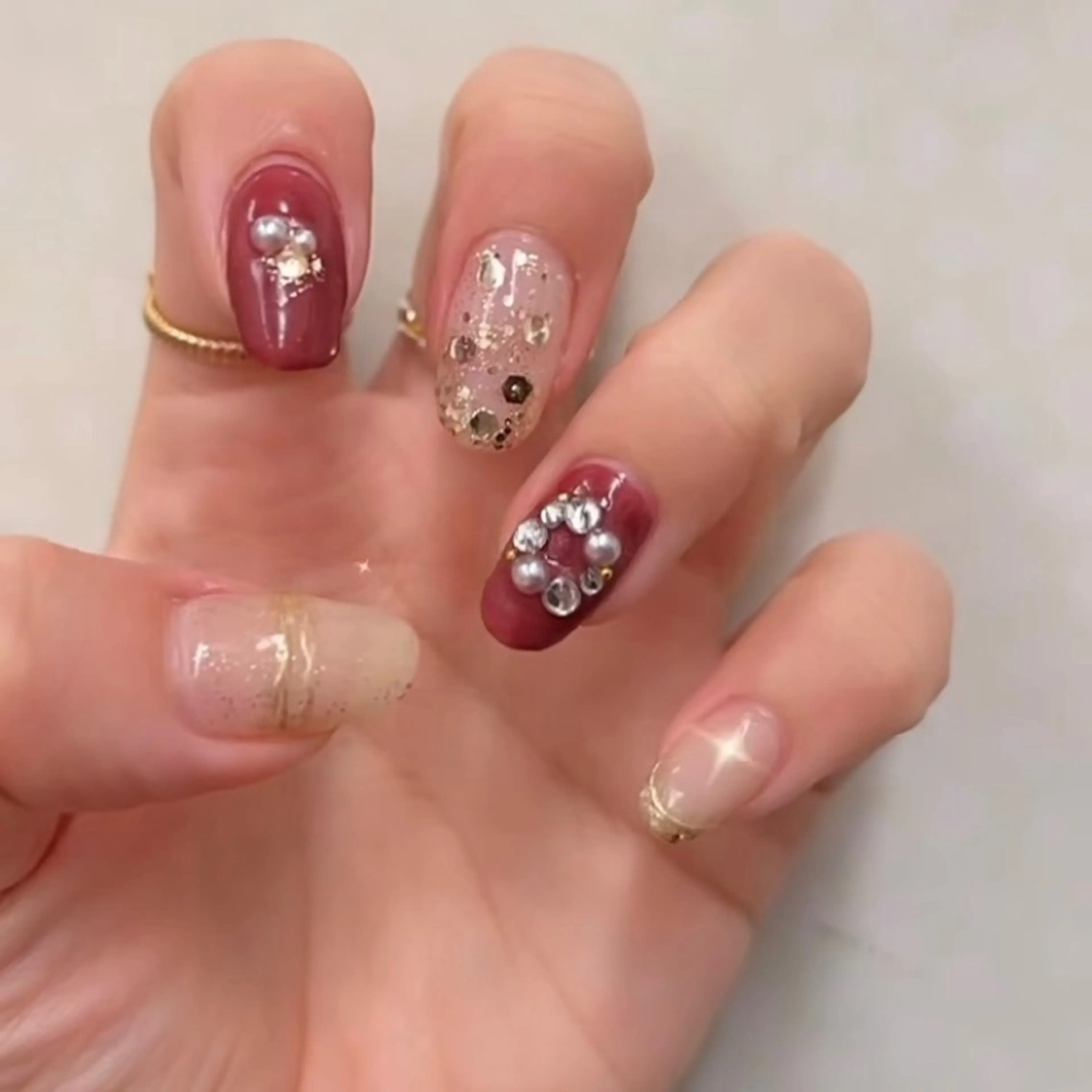 ネイル ボルドー ラメ(グリッター) ホワイト 冬ネイル クリスマス MALAMA NAILのネイルデザイン