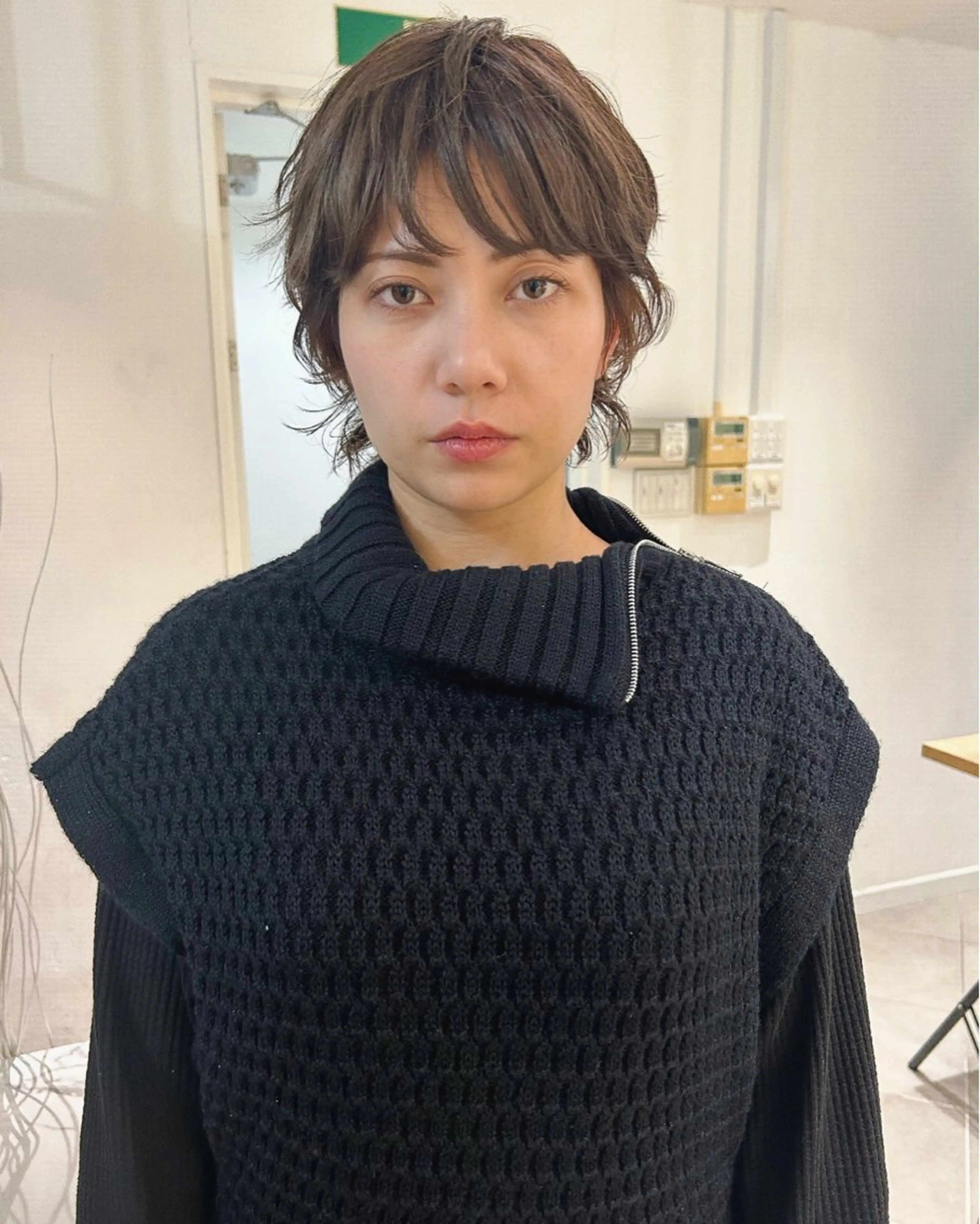 ショート カラー くせ毛 レイヤーカット ショートヘア ウルフカット カット ヘアカラー トリートメント Loom.所属・村上雅人 ナチュラルモードのヘアスタイル