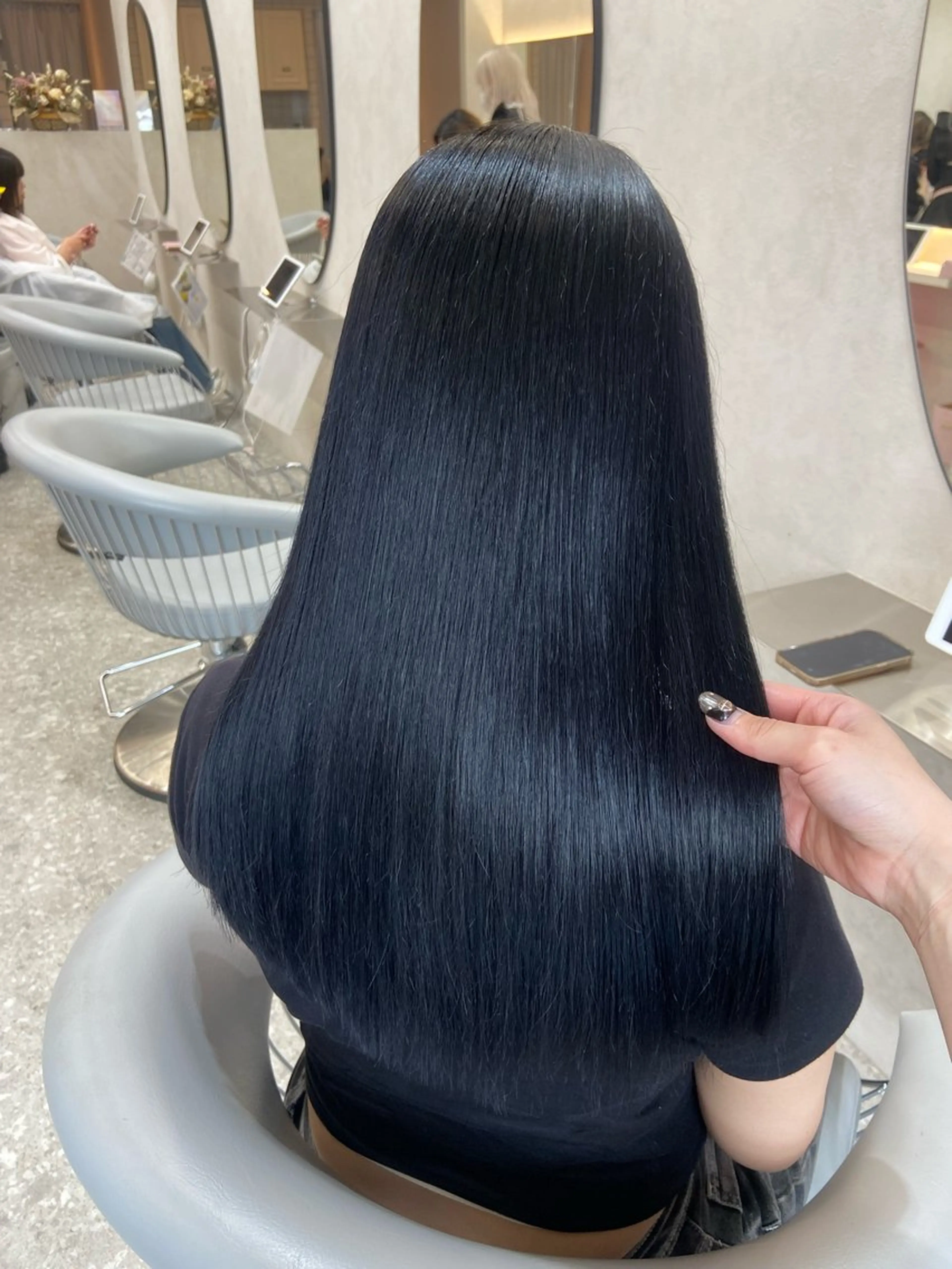 ロング カラー 黒髪 ブルーカラー ブルーブラック ネイビーカラー 髪質改善 ヘアカラー トリートメント 新宿/韓国ヘア 中明度カラー/かやのヘアスタイル