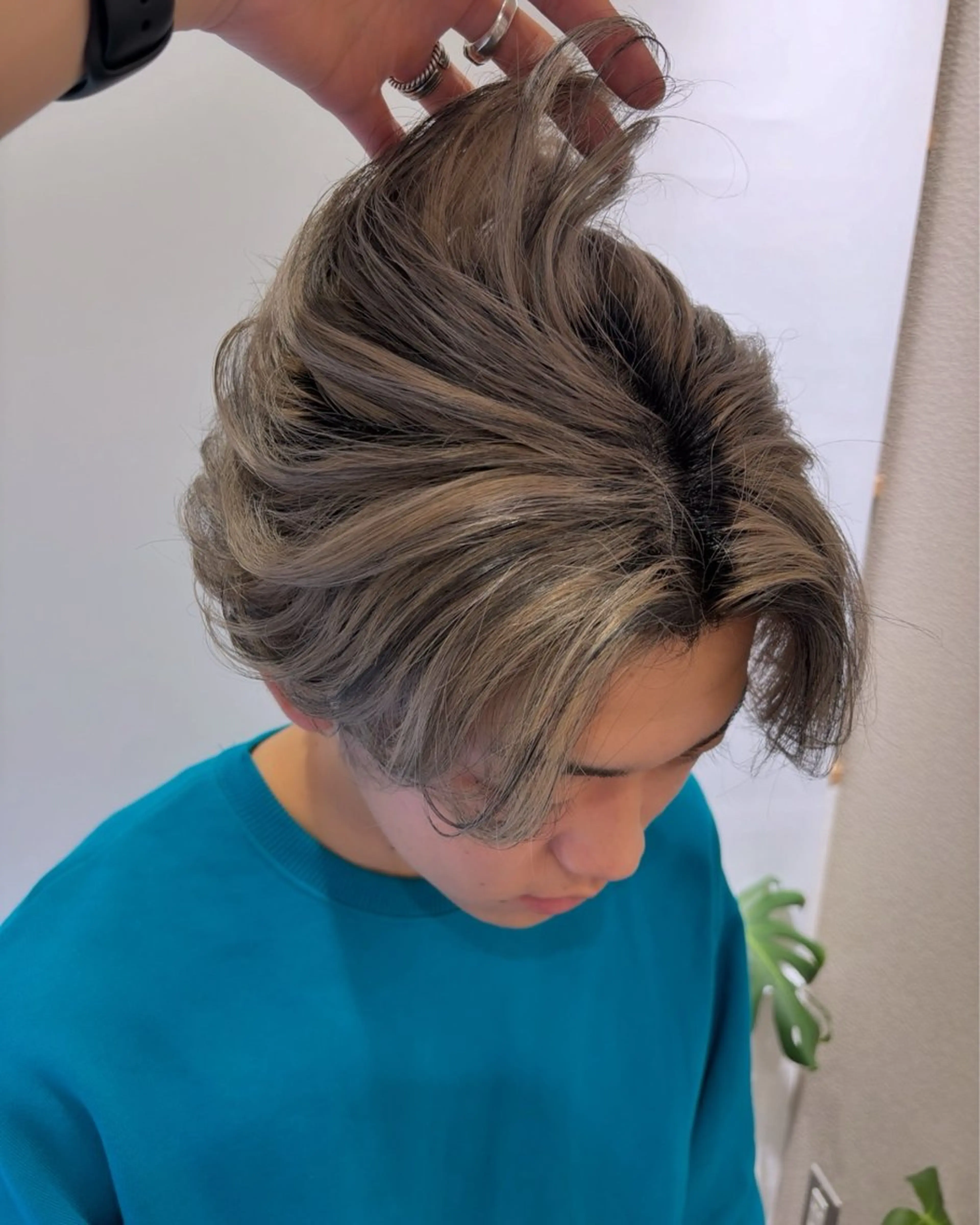 ミディアム カラー メンズ ヘアカラー そうや🐺ブリーチ/ デザインカラーのヘアスタイル