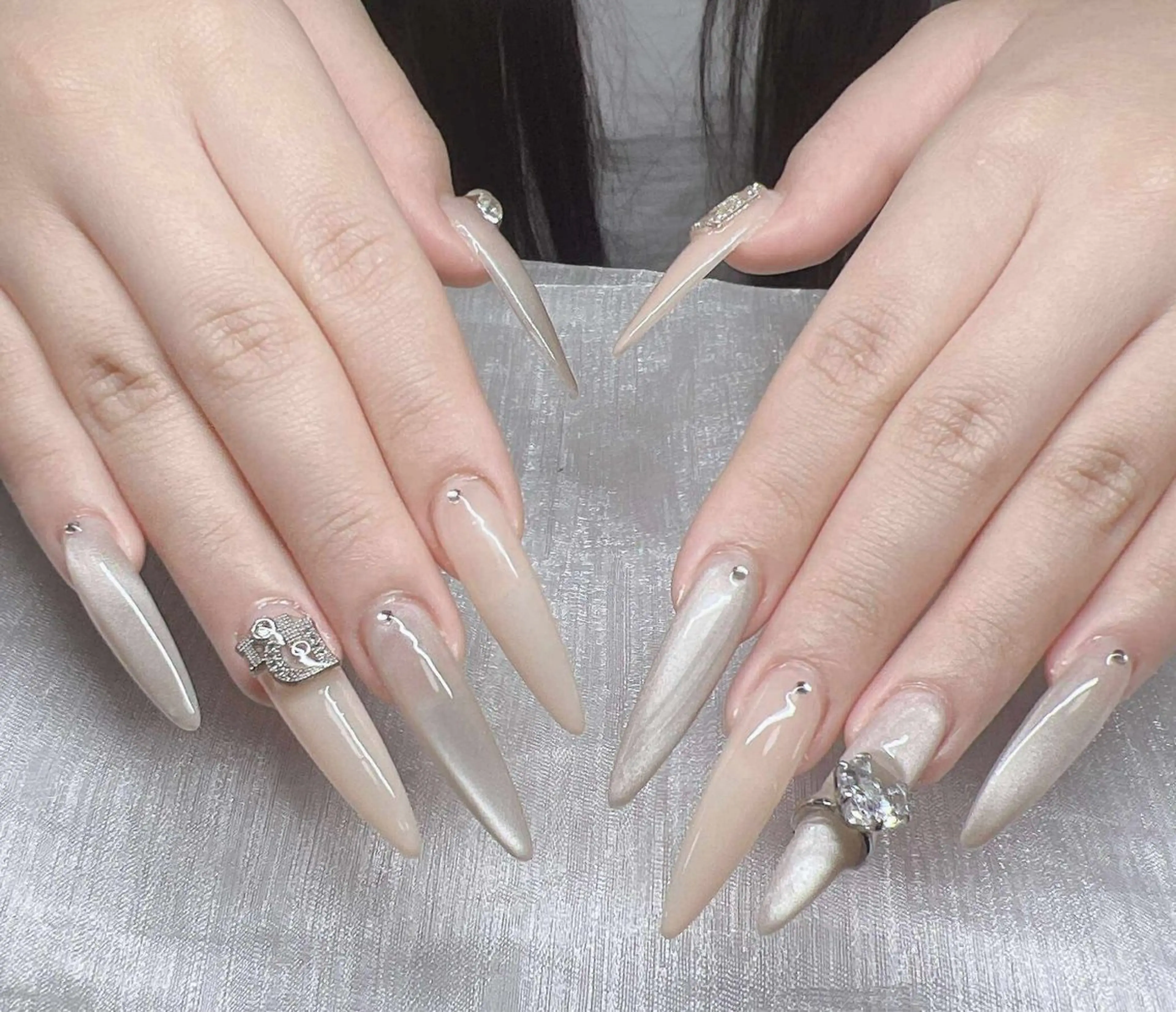 ネイル 長さ出し グラデーション 卒業式 キラキラネイル マグネットネイル ハンドネイル Lee Nailsのネイルデザイン