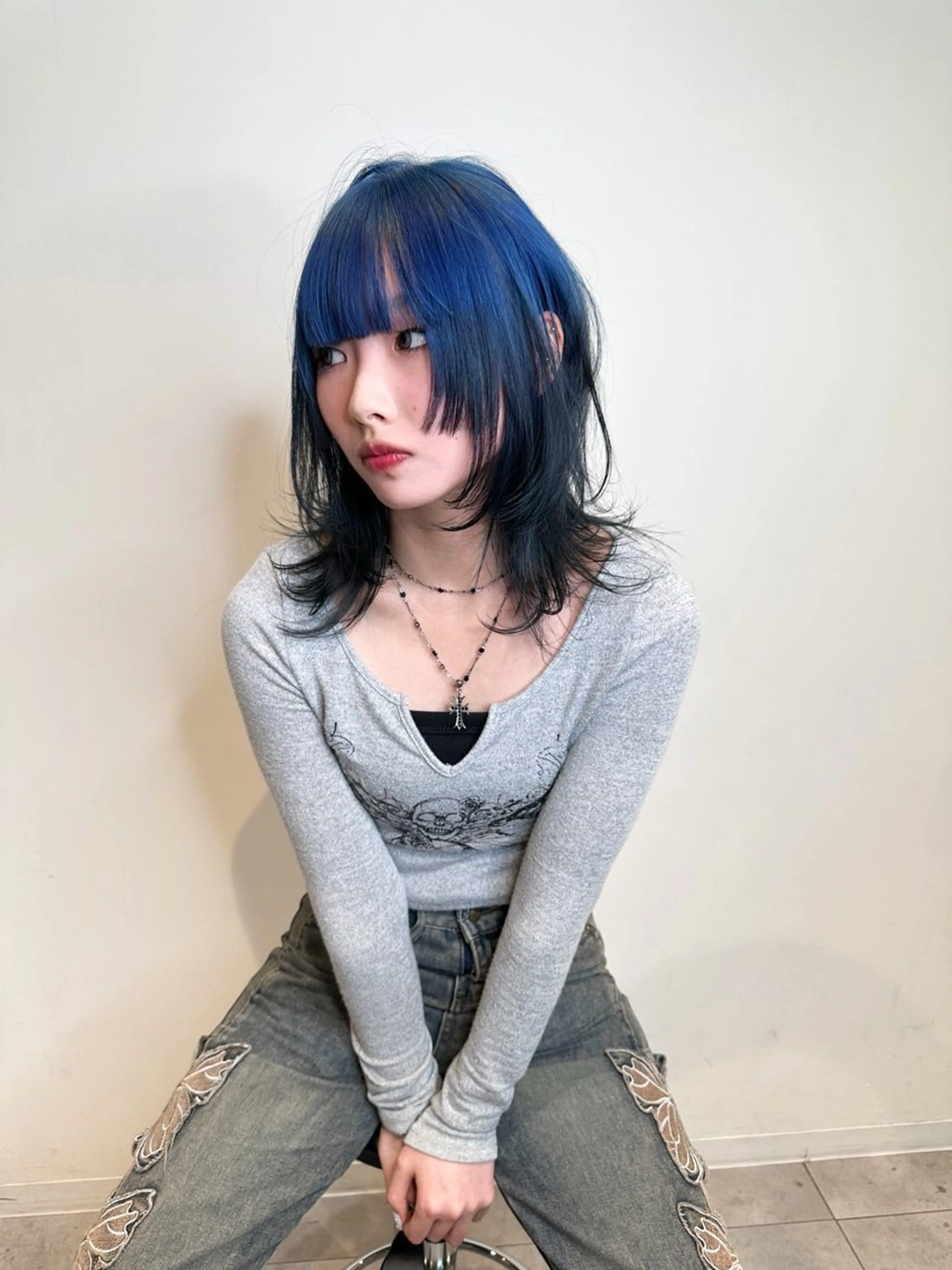 ミディアム カラー デザインカラー ハイトーンカラー ボブ くびれヘア 顔まわりレイヤー 大阪ウルフカット ハッシュカットのヘアスタイル