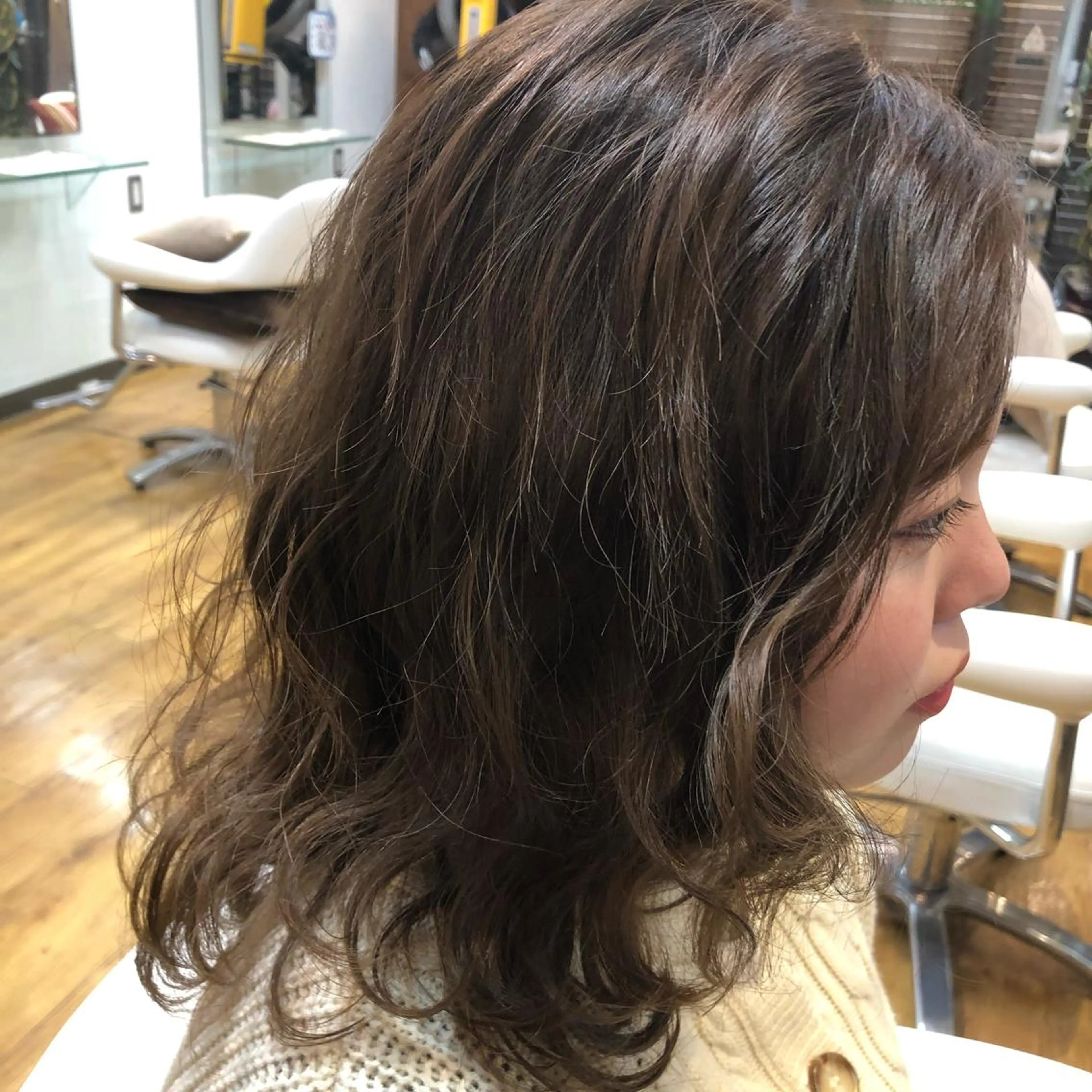 セミロング 根岸 真奈美のヘアスタイル