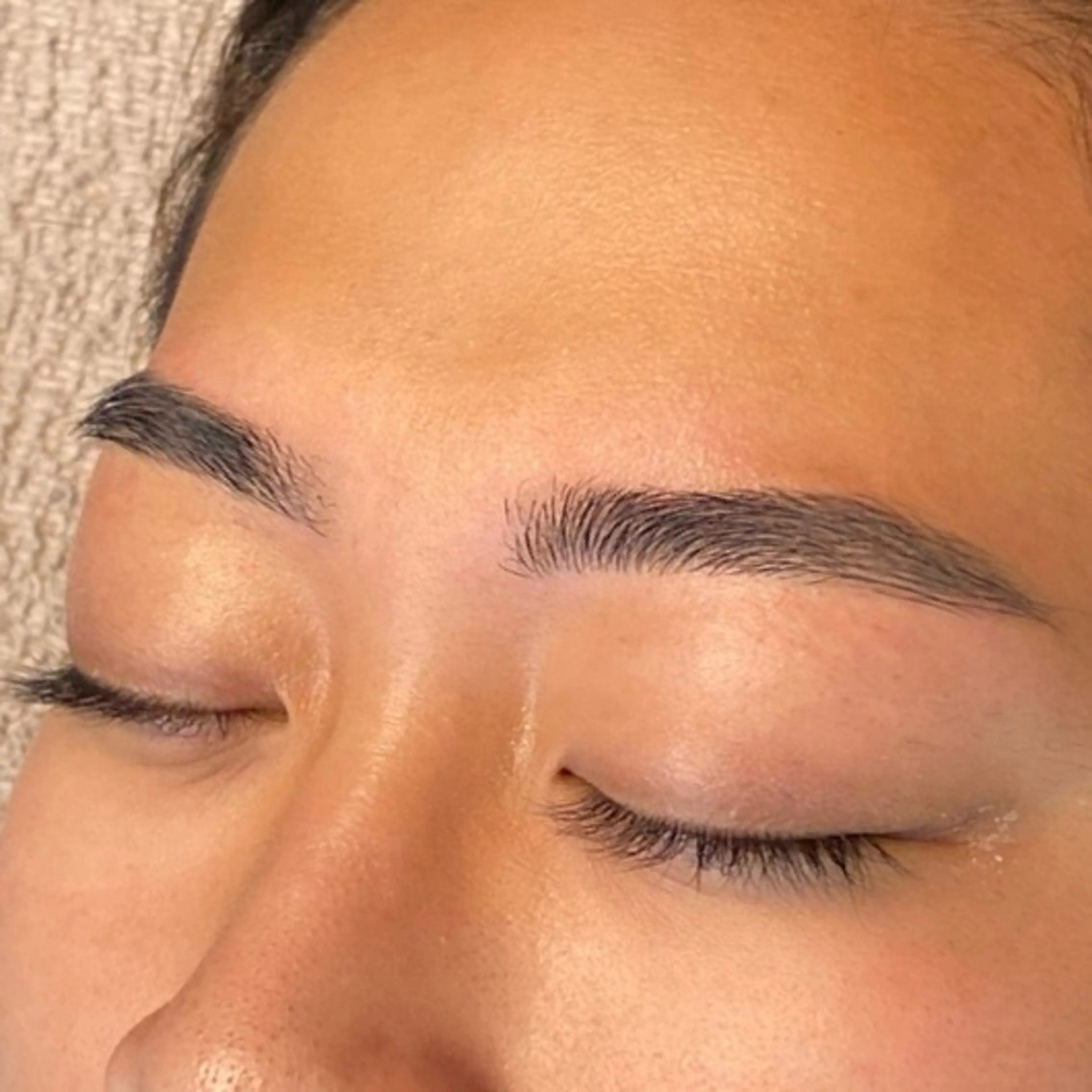 アイブロウ 眉毛ワックス脱毛 メンズ眉毛・まつげパーマ専門店 MENOR所属・MENOR サエの眉毛・アイブロウイメージ