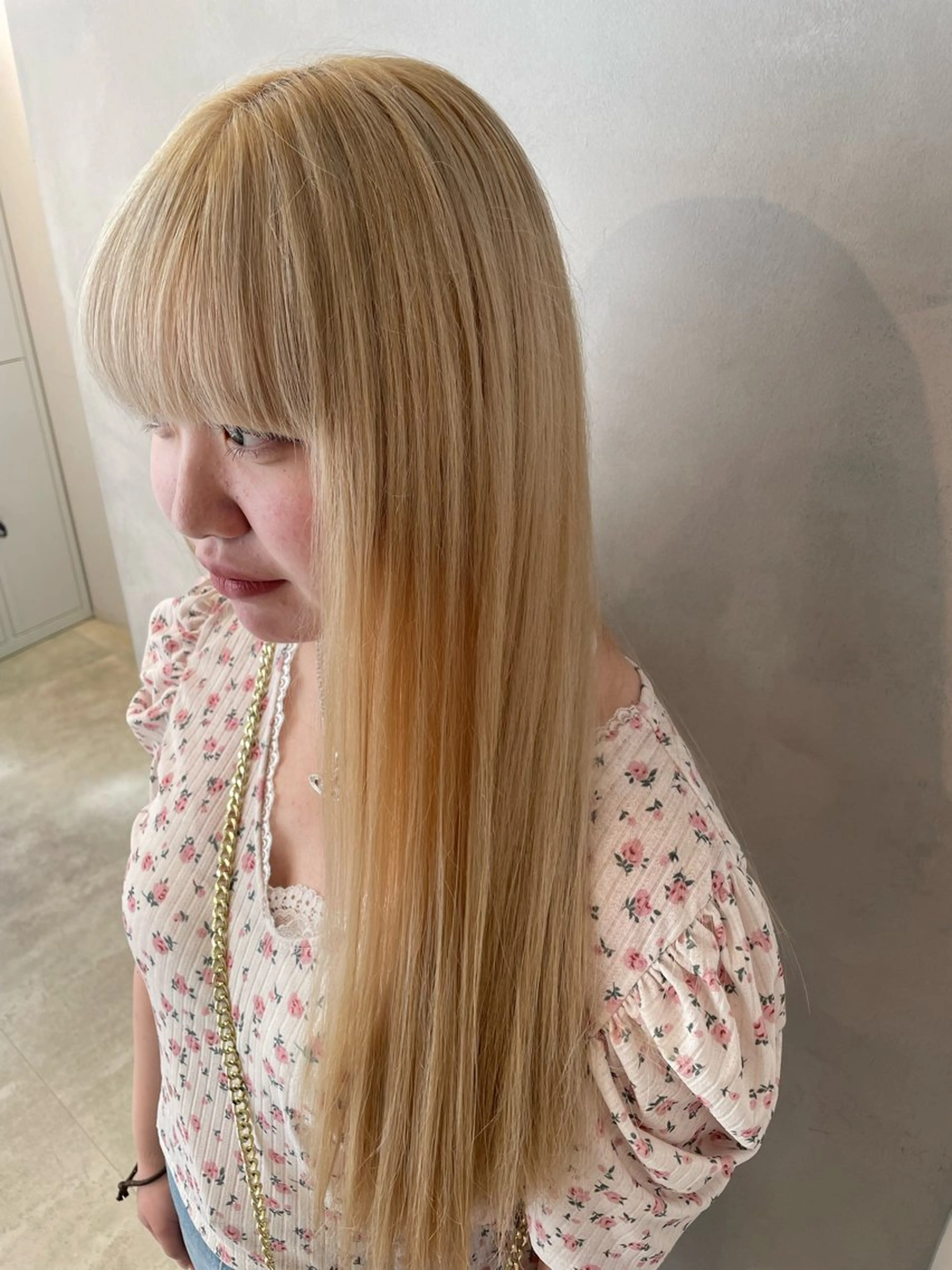 ロング カラー ブリーチ ブロンド ハイトーンカラー ホワイトブロンド ロング 透明感カラー✨艶髪 制作🌱山根あゆみのヘアスタイル