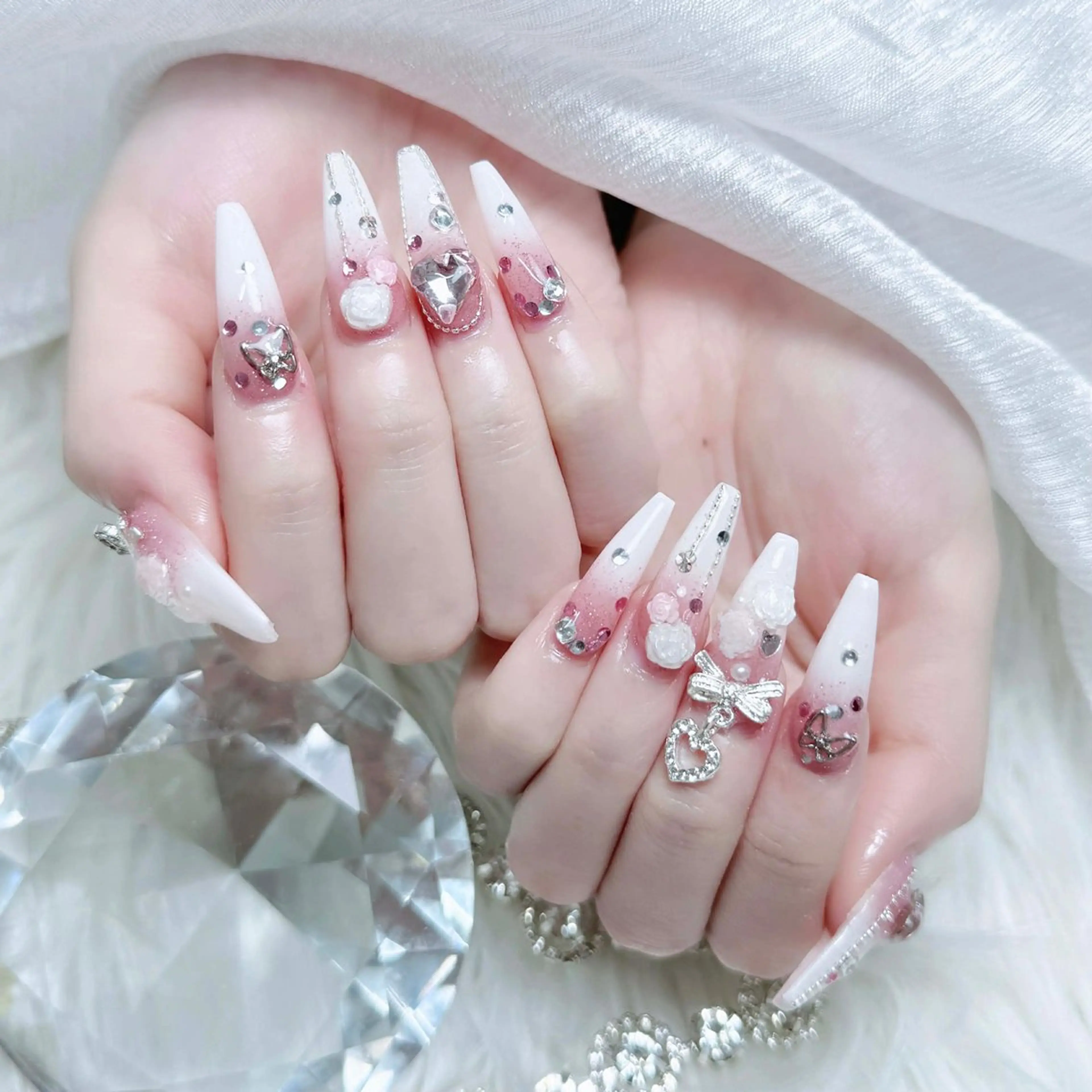 ネイル ハンドネイル ハンドケア いちご chan novaのネイルデザイン