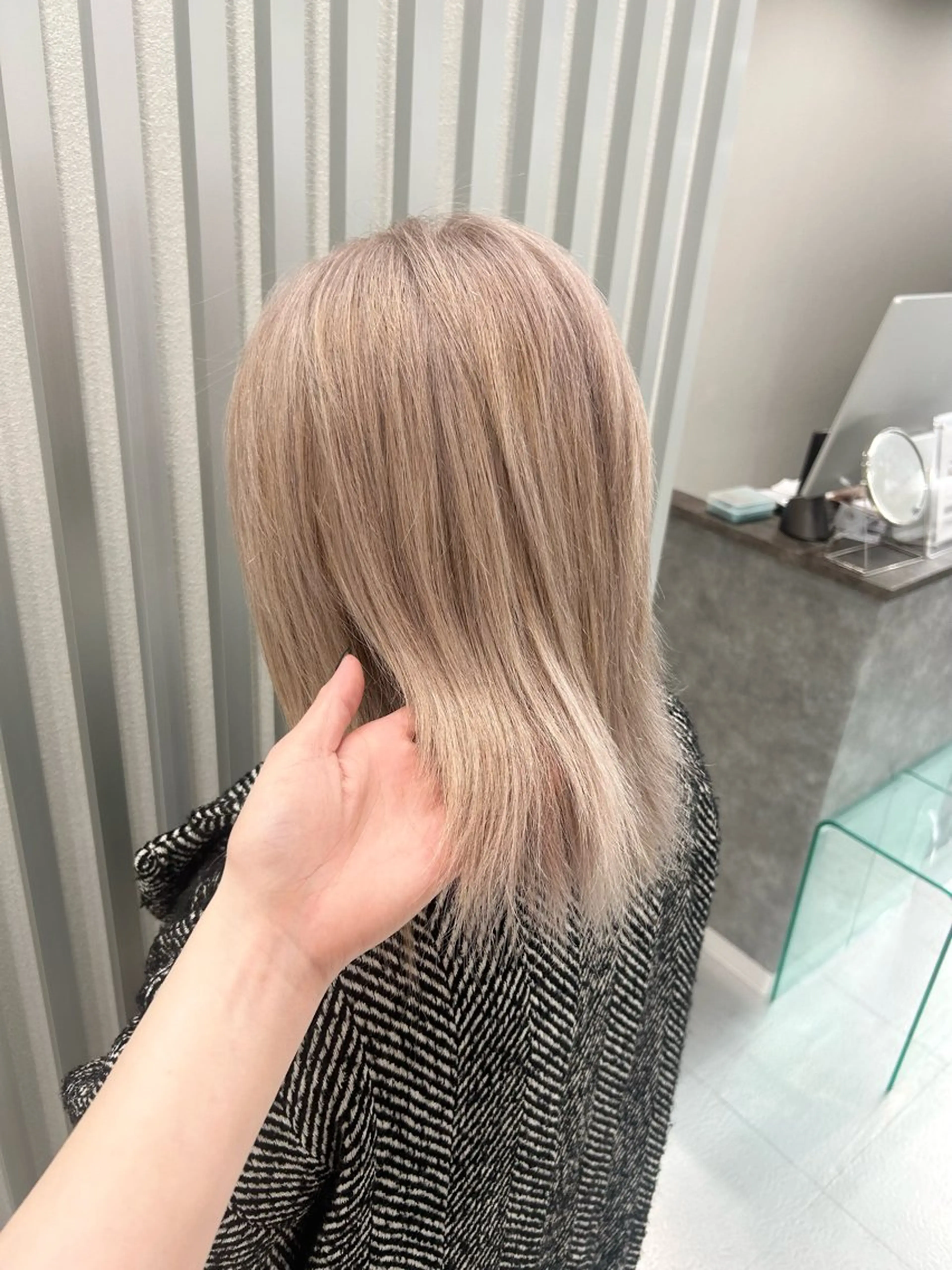 セミロング ヘアカラー あやめ🪽 オリーブ/ハイトーンのヘアスタイル