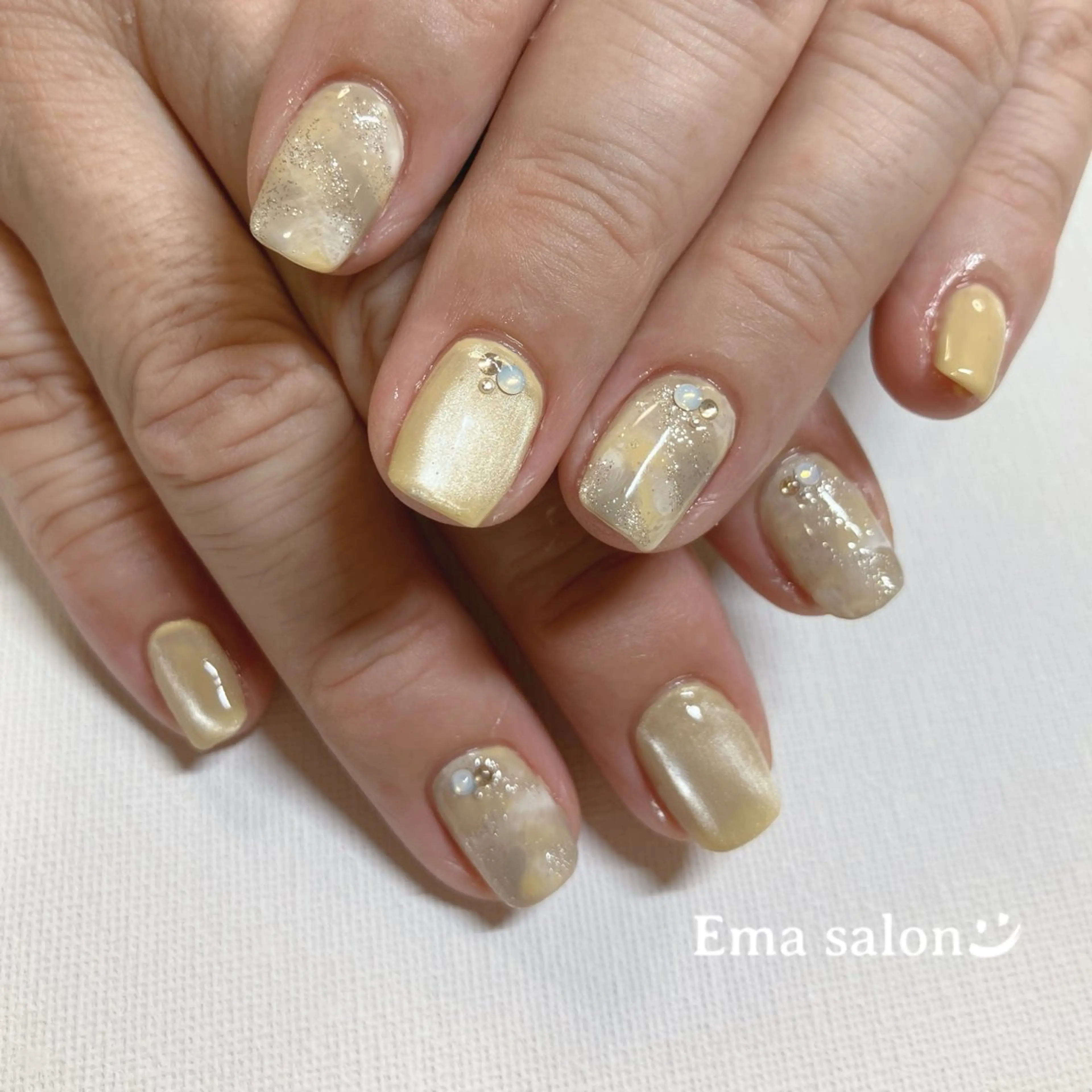 ネイル アートネイル 黄色 ハンドネイル Ema salon satomiのネイルデザイン