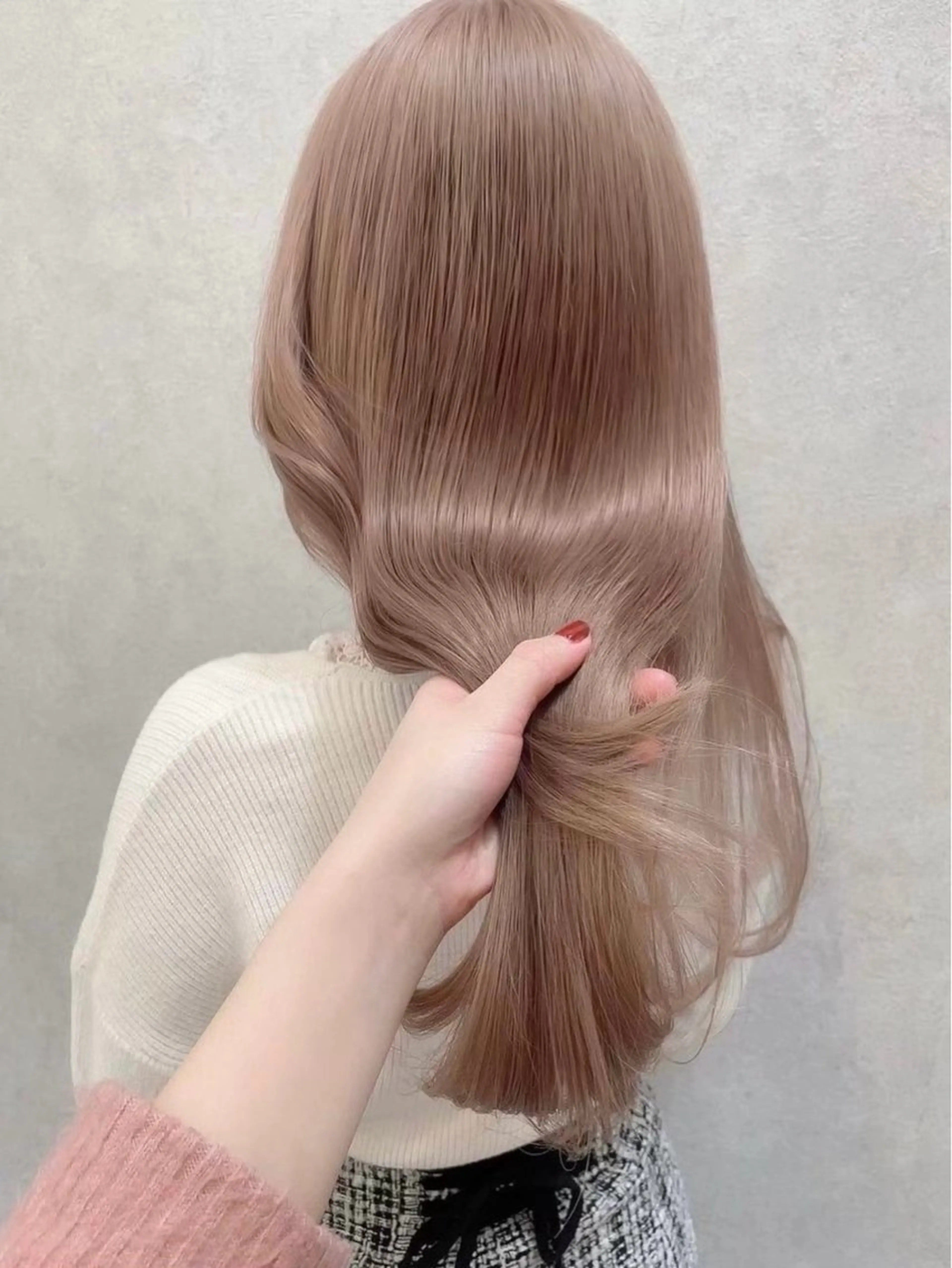 セミロング カラー Lond Le'a /ハイトーンカラーのヘアスタイル