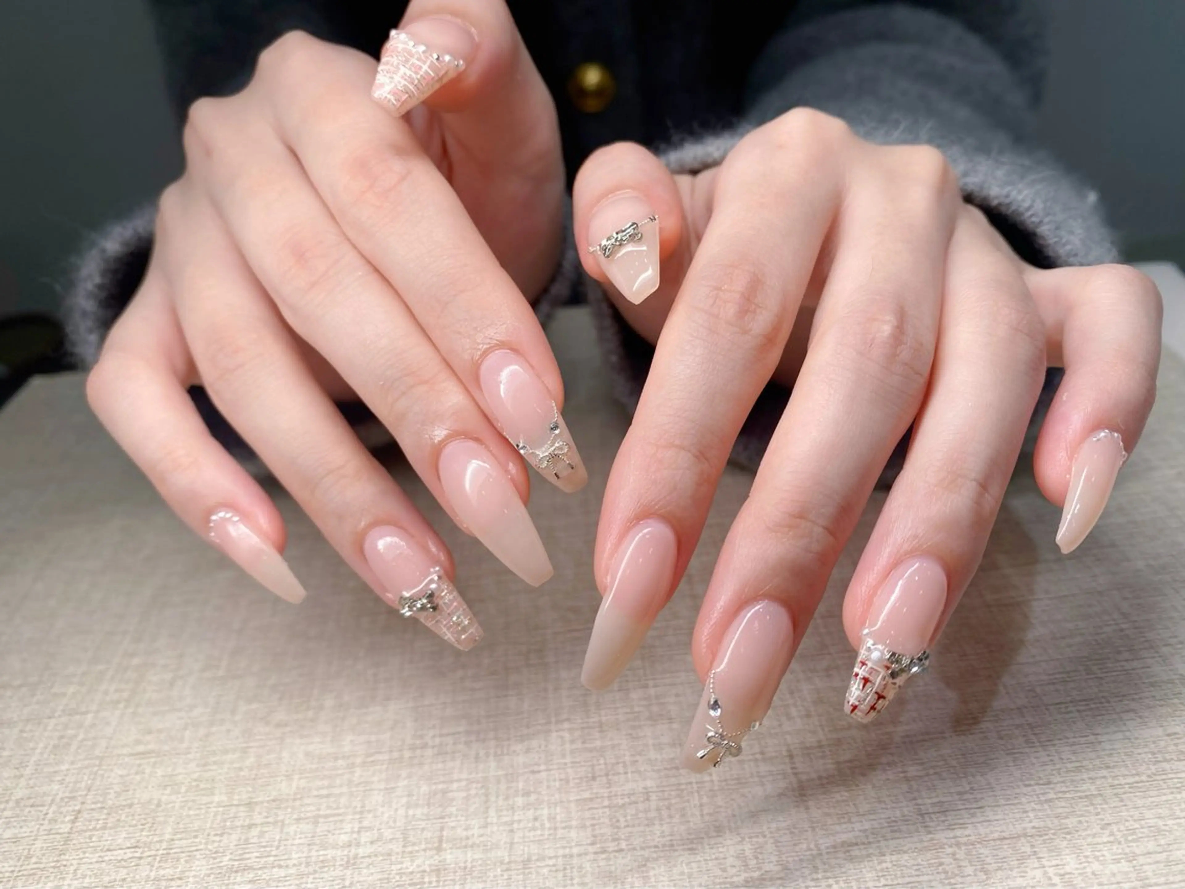 ネイル オーロラネイル ブルー チークネイル 長さ出し フットネイル ハンドネイル Momo チップ長さ出し専門店のネイルデザイン