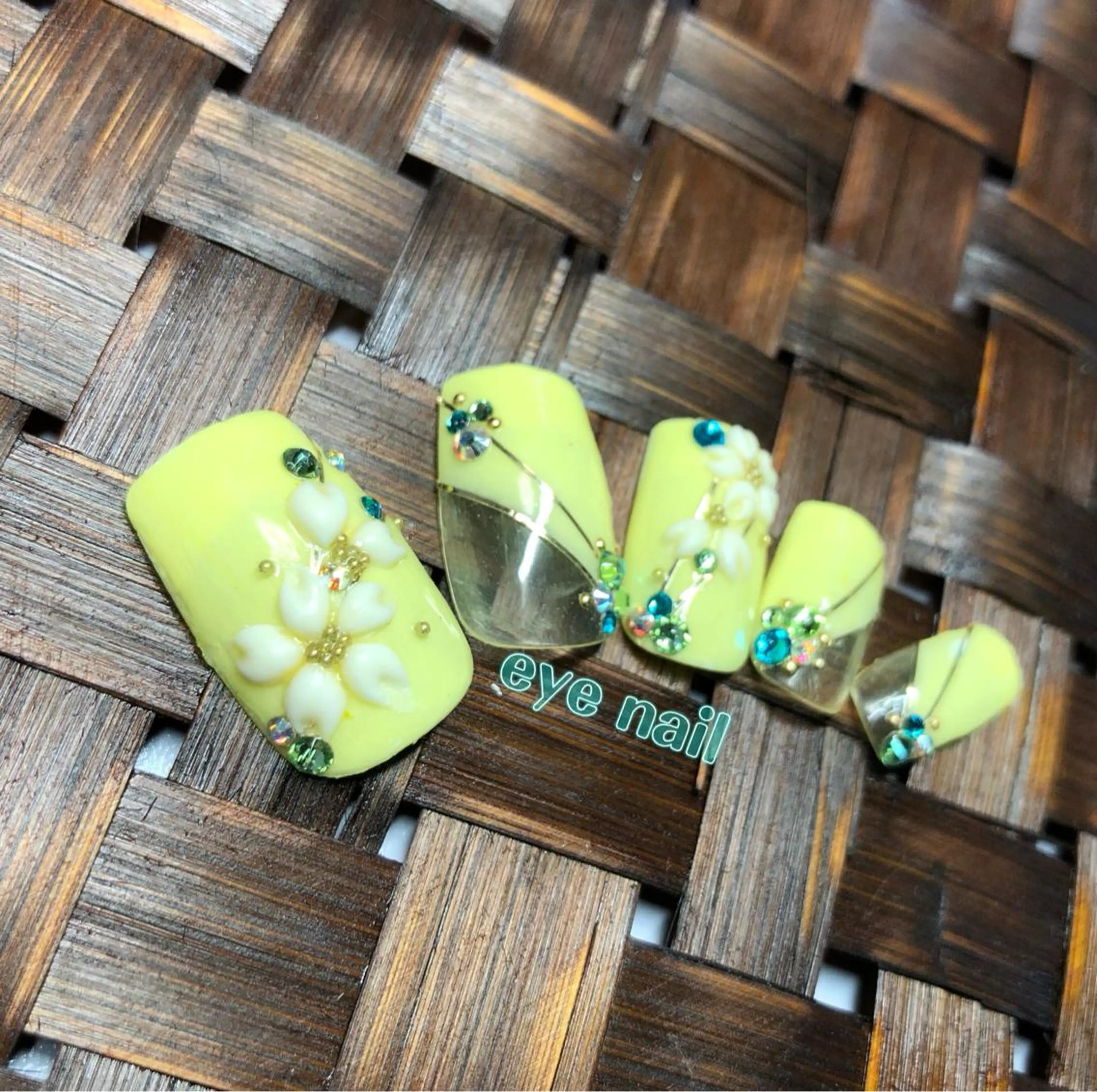 ネイル アートネイル ストーンネイル ハンドネイル Eye nailのネイルデザイン