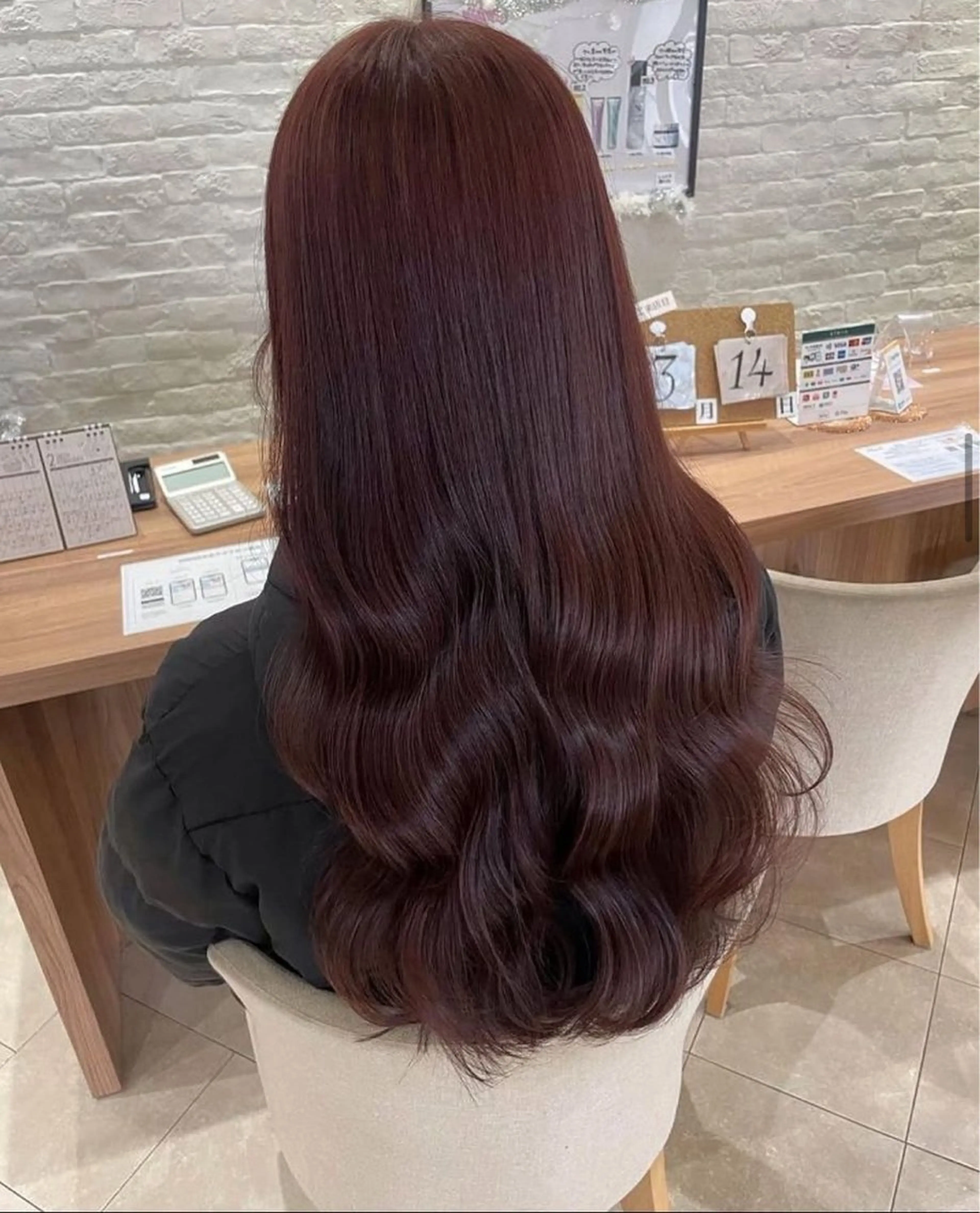 カラー 横江 花梨のヘアスタイル