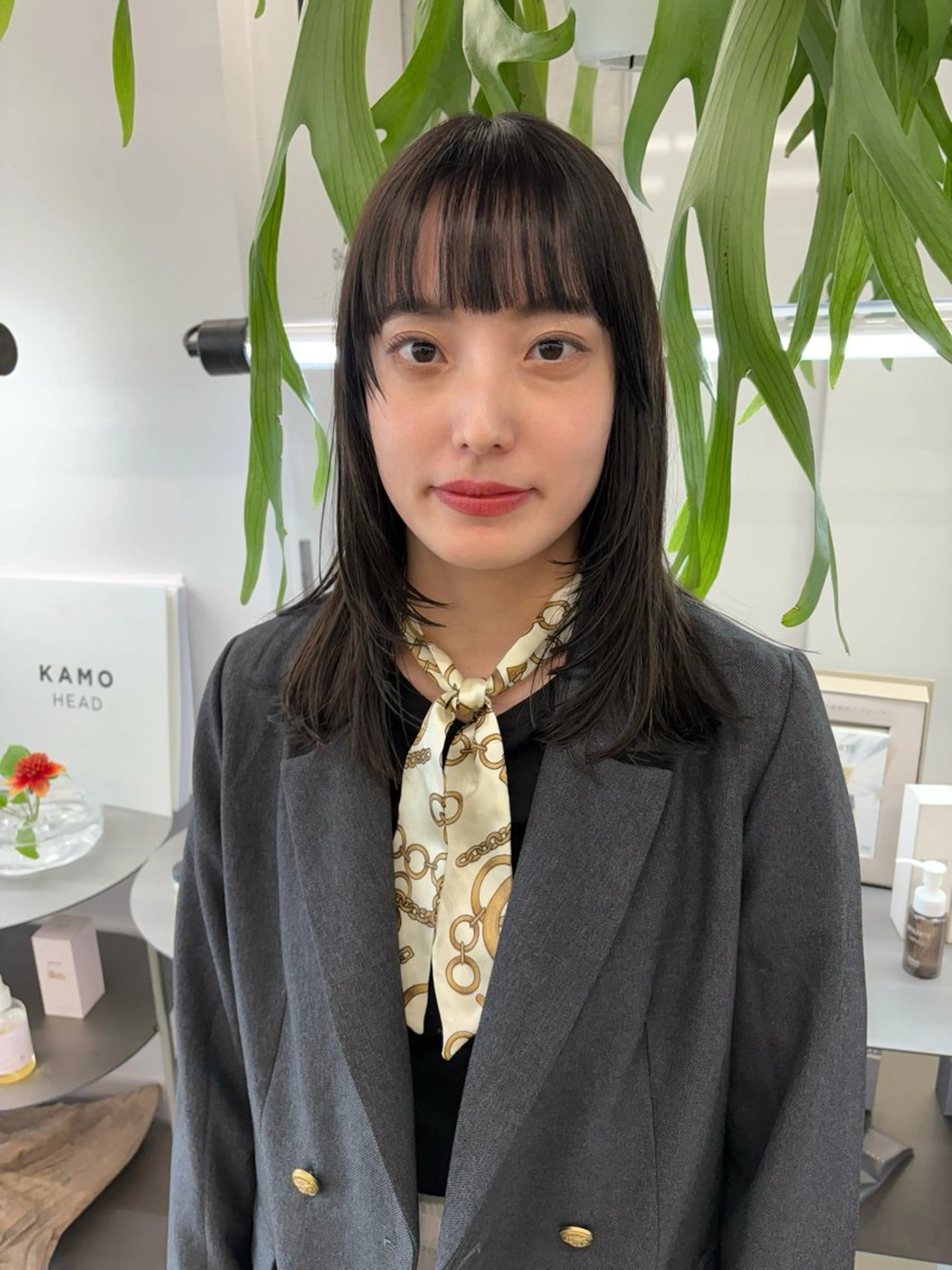 ミディアム カラー 透明感カラー 顔まわりレイヤー レイヤーカット カット ヘアカラー トリートメント 似合わせカット レイヤーボブウルフのヘアスタイル