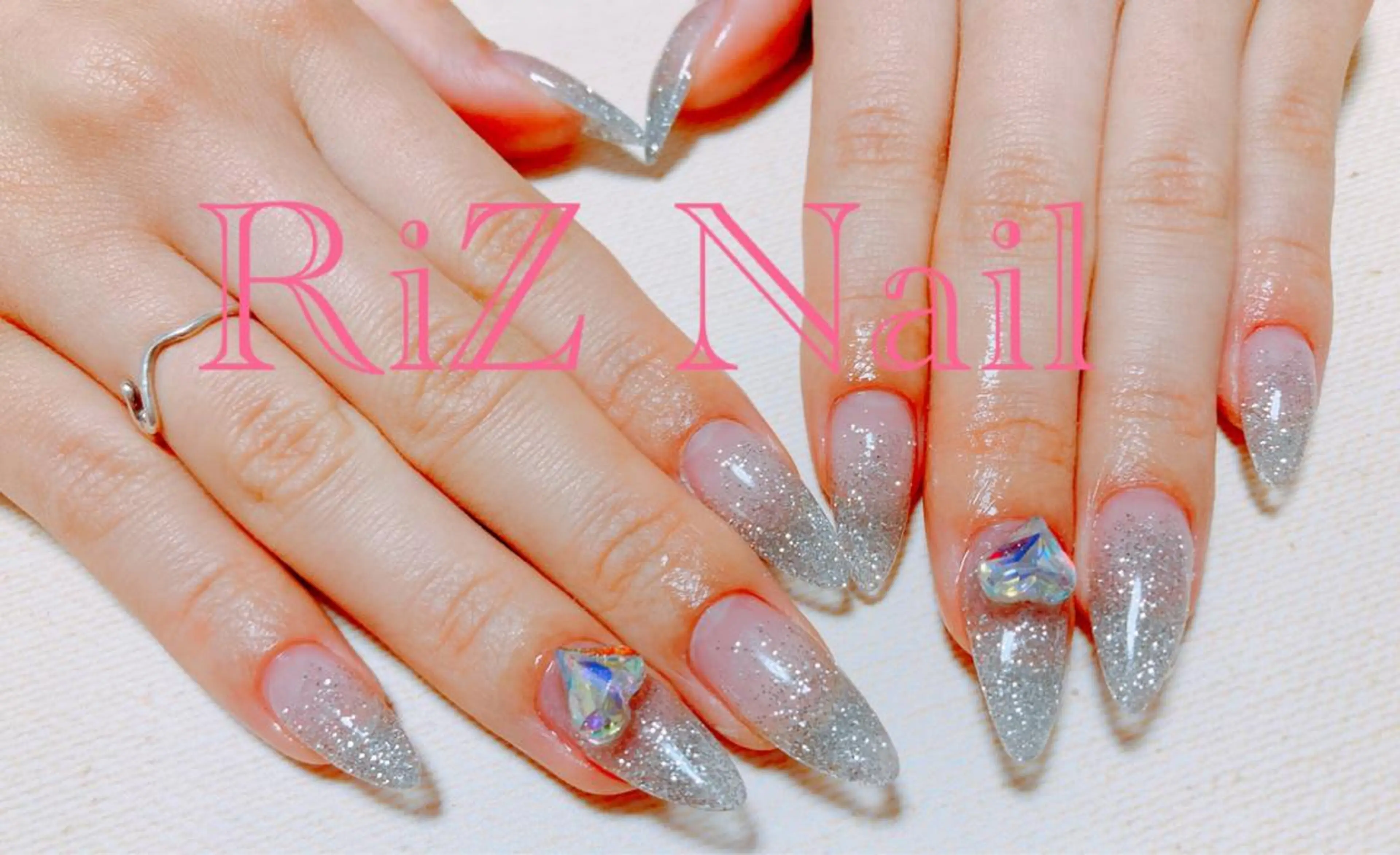 ネイル オーロラネイル ジェルネイル グラデーション ハート キラキラネイル ハンドネイル RiZ nail salonのネイルデザイン
