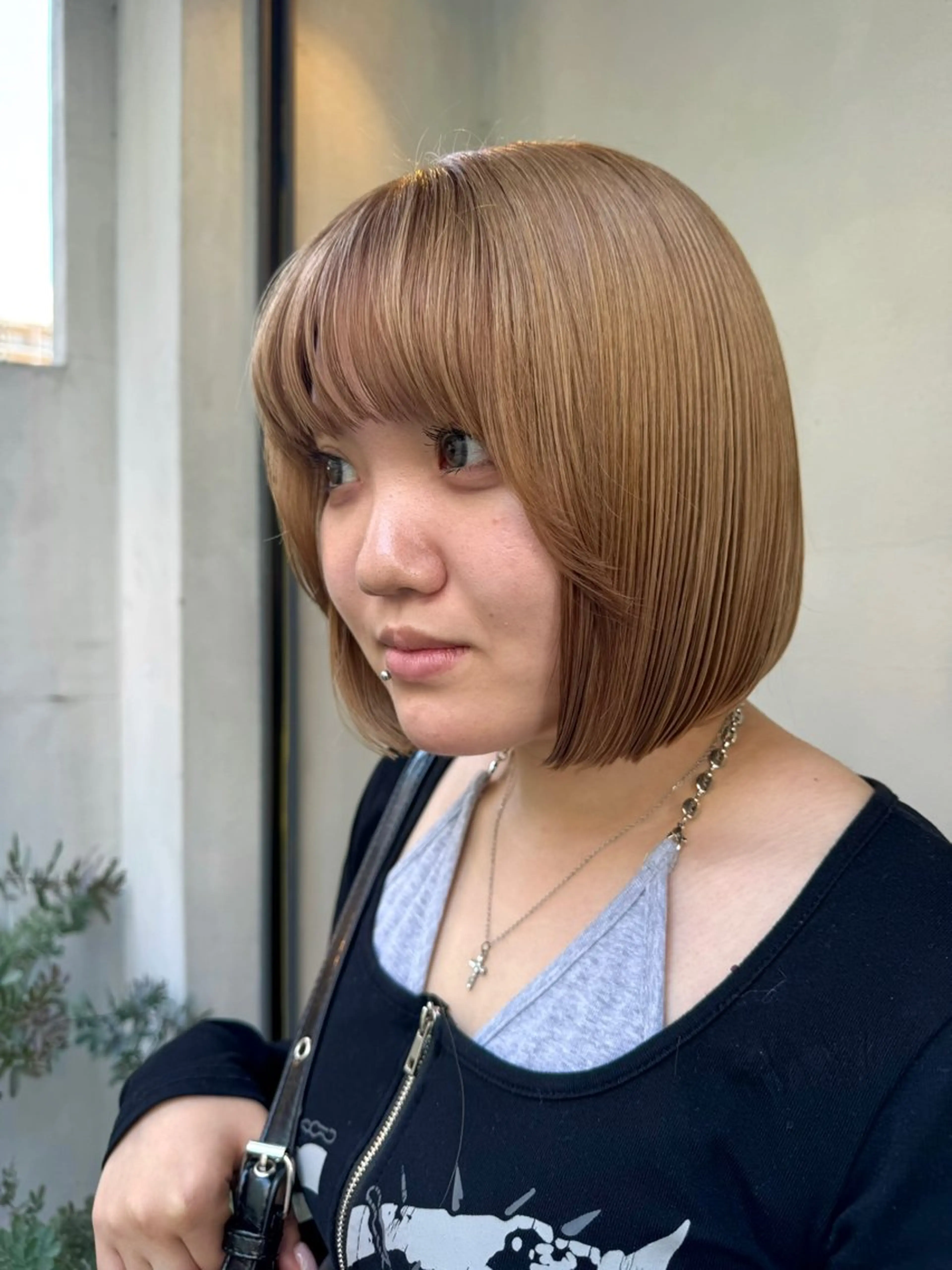 ショート カラー ベージュカラー ブリーチ ボブ カット ヘアカラー トリートメント ENIF　大島 芽生のヘアスタイル