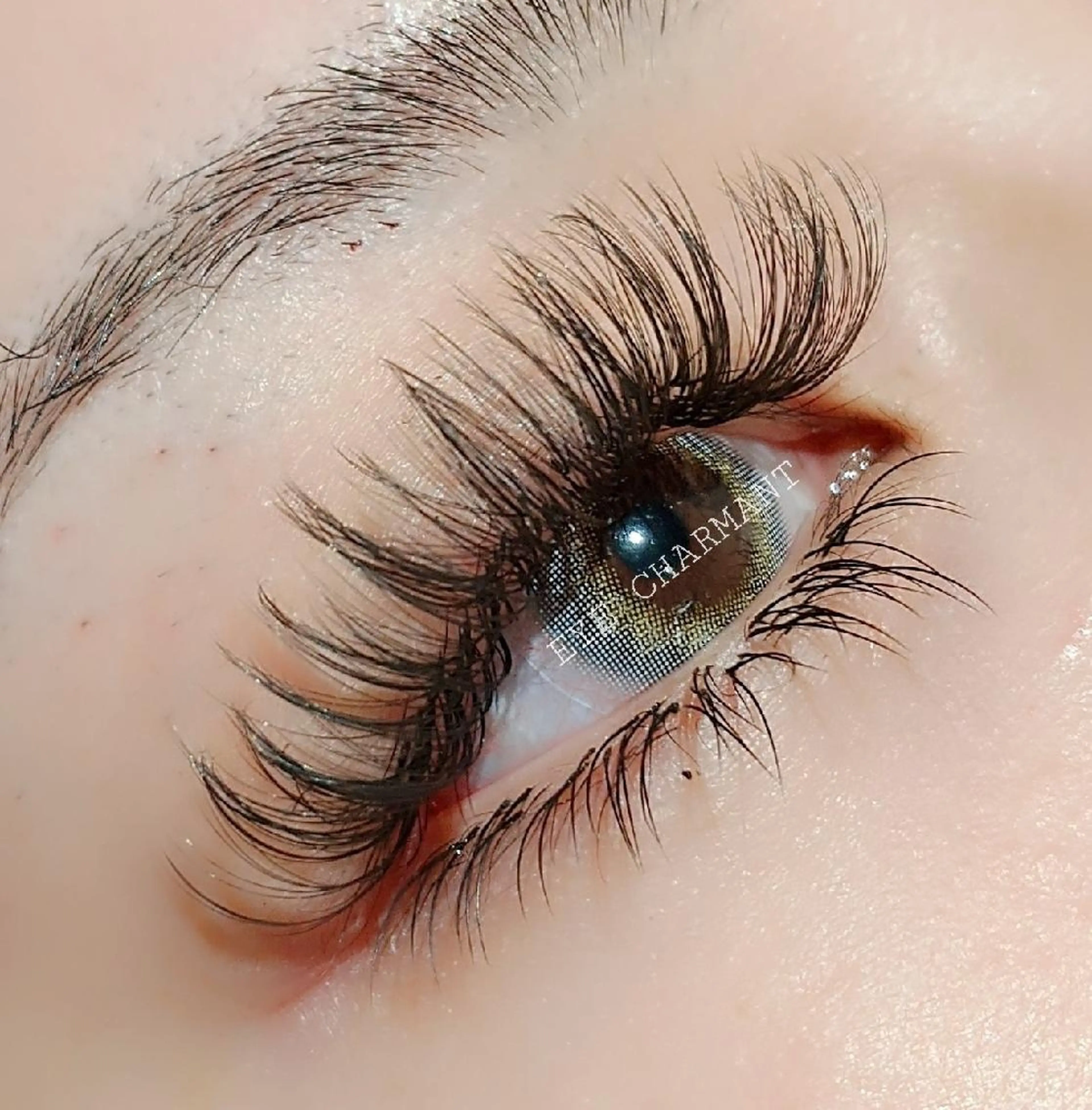 マツエク・マツパ 束感まつ毛 ボリュームラッシュ アイデザイナー Key(ケイ)の眉毛・アイブロウイメージ