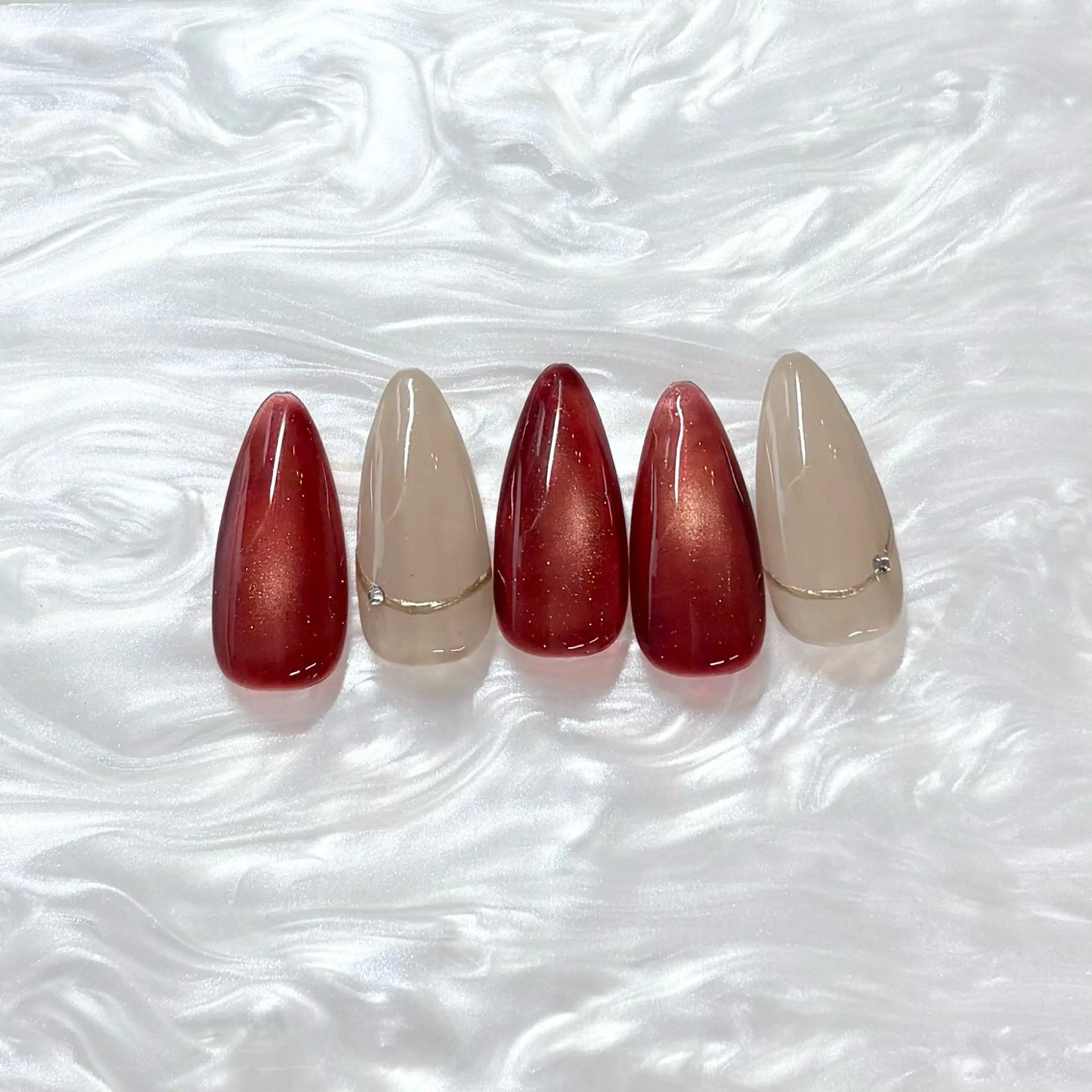 ネイル ボルドー マグネットネイル DIVAS beauty salon所属・DIVAS/ yuiのネイルデザイン