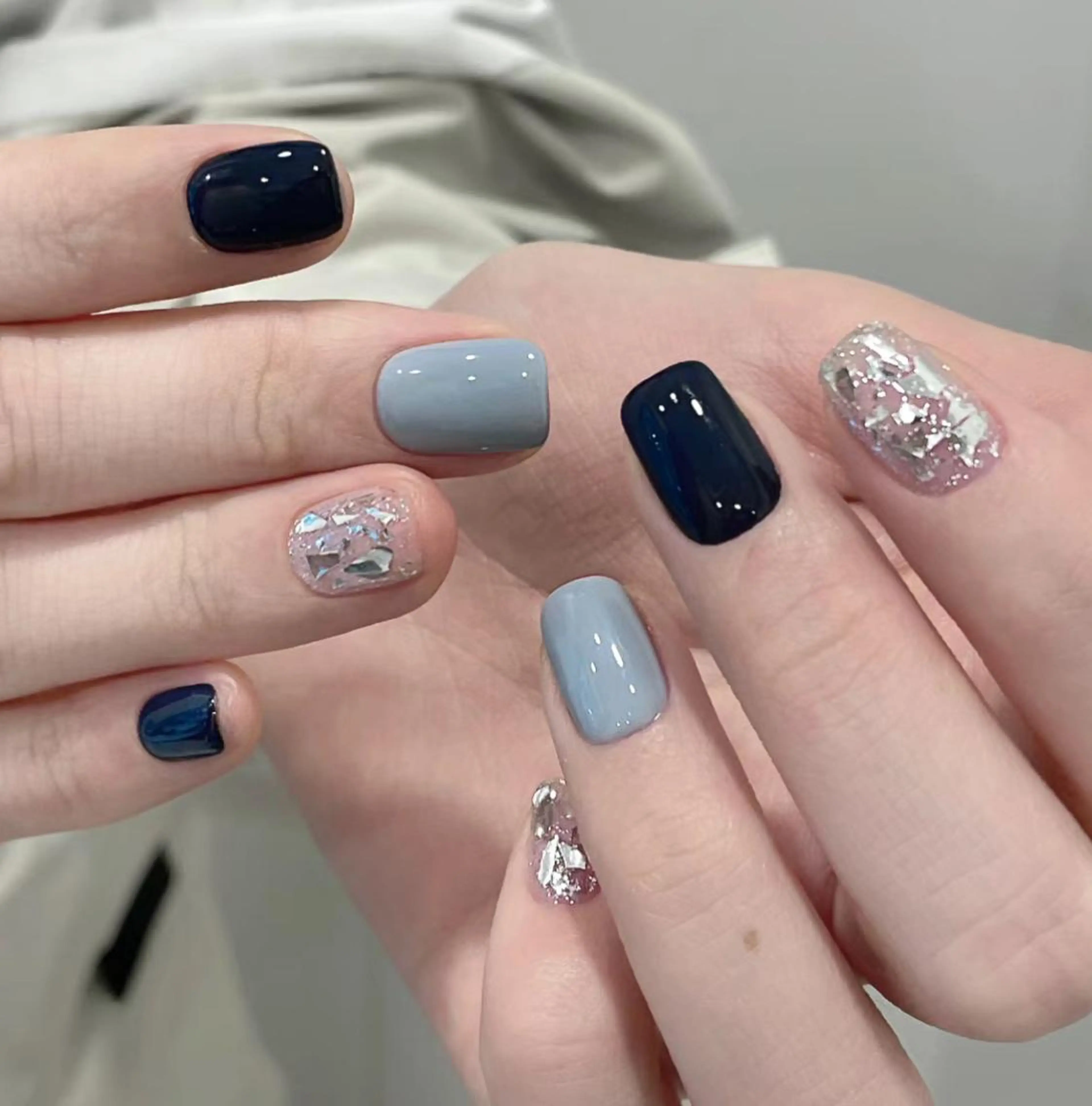 ネイル RAFFINE 月🦋🩵のネイルデザイン