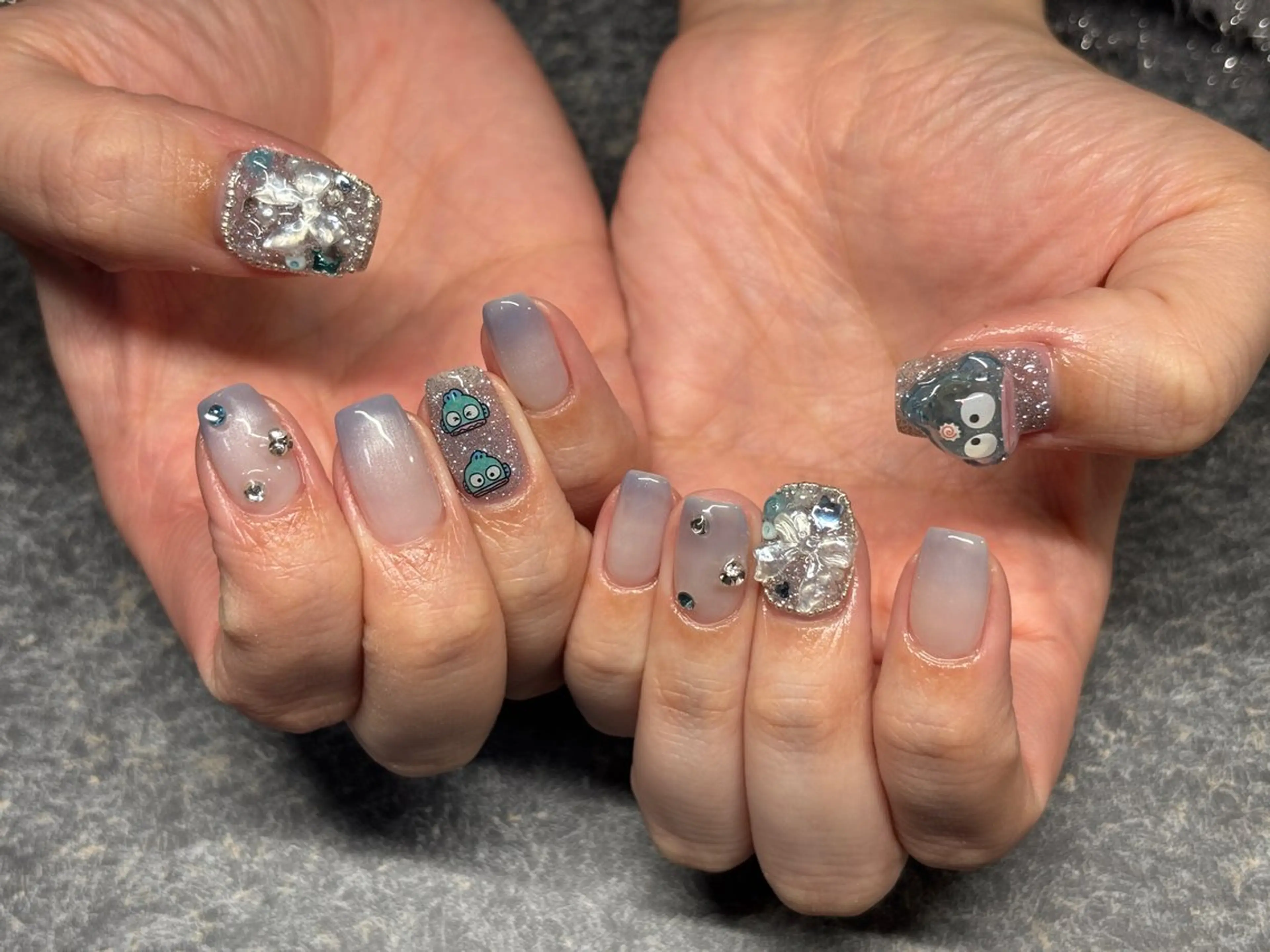 ネイル 持ち込み ハンドネイル 徳山 里美のネイルデザイン