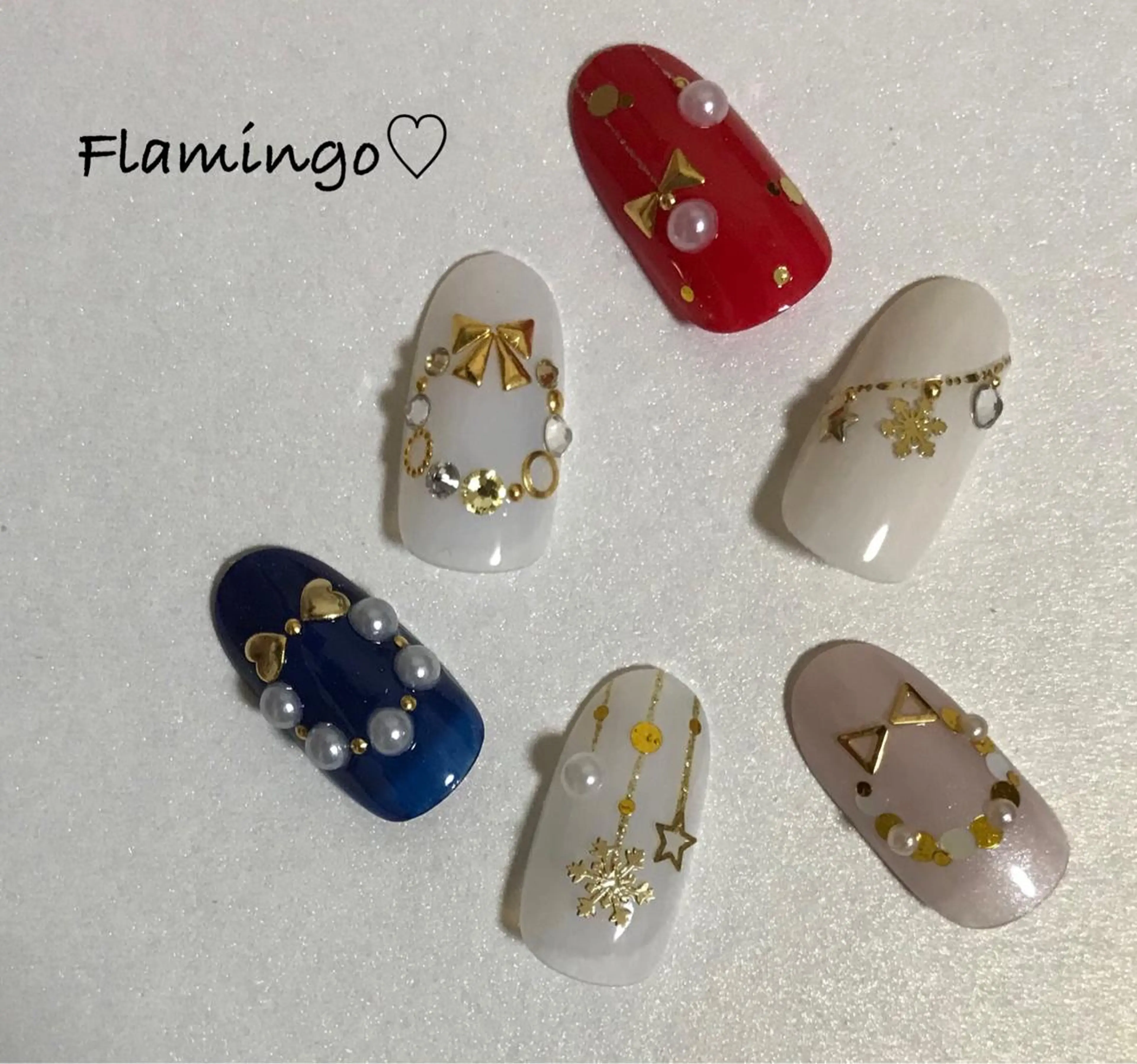 ネイル グリーン キラキラネイル ラメ(グリッター) 赤色 冬ネイル 浮きにくいフィルイン ｜上品シンプルネイルのネイルデザイン