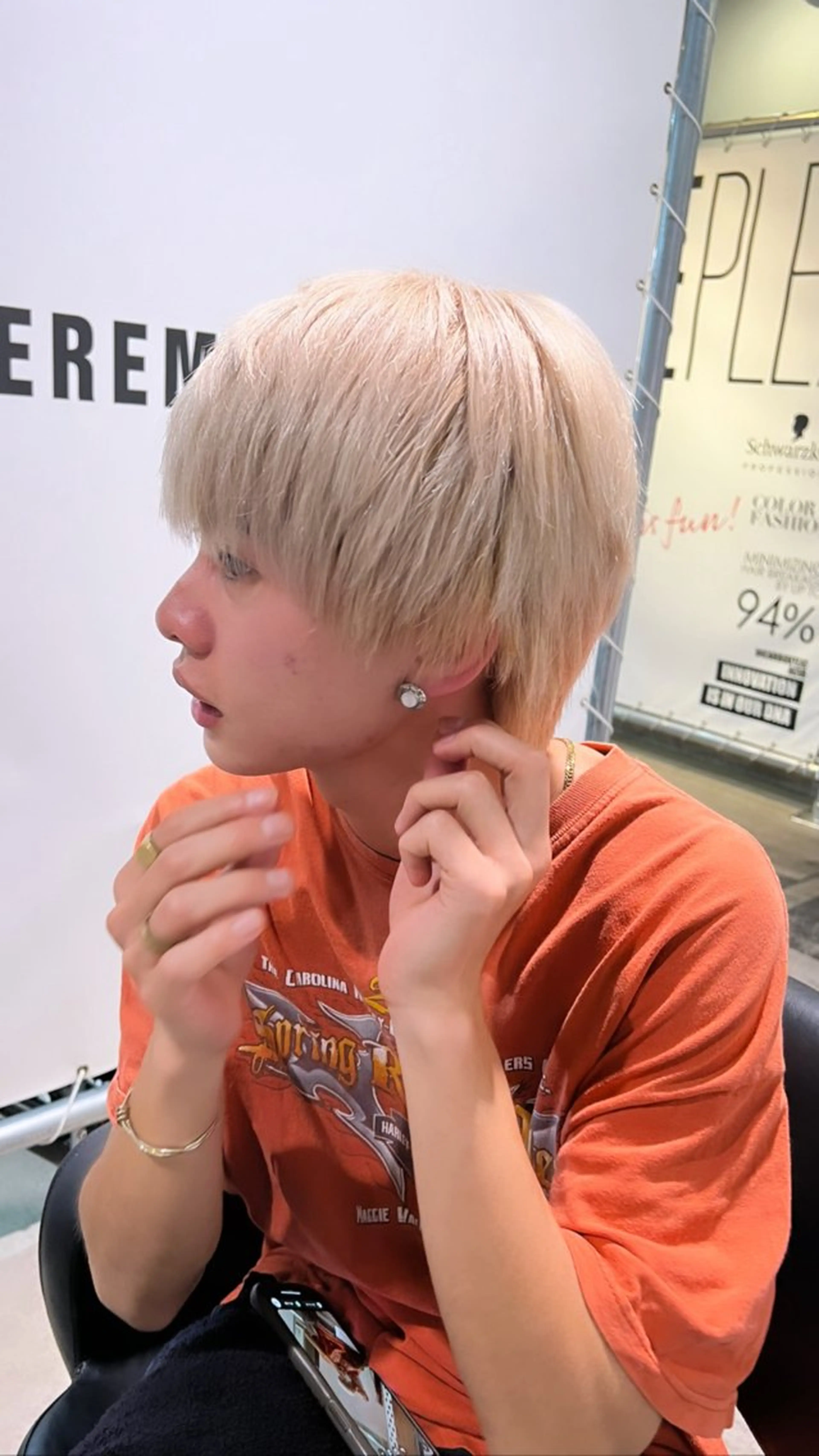 ショート カラー ヘアアレンジ メンズ ベージュカラー シルバー シルバーベージュ カット ヘアカラー トリートメント ヘアセット 顔まわりカット の達人のヘアスタイル