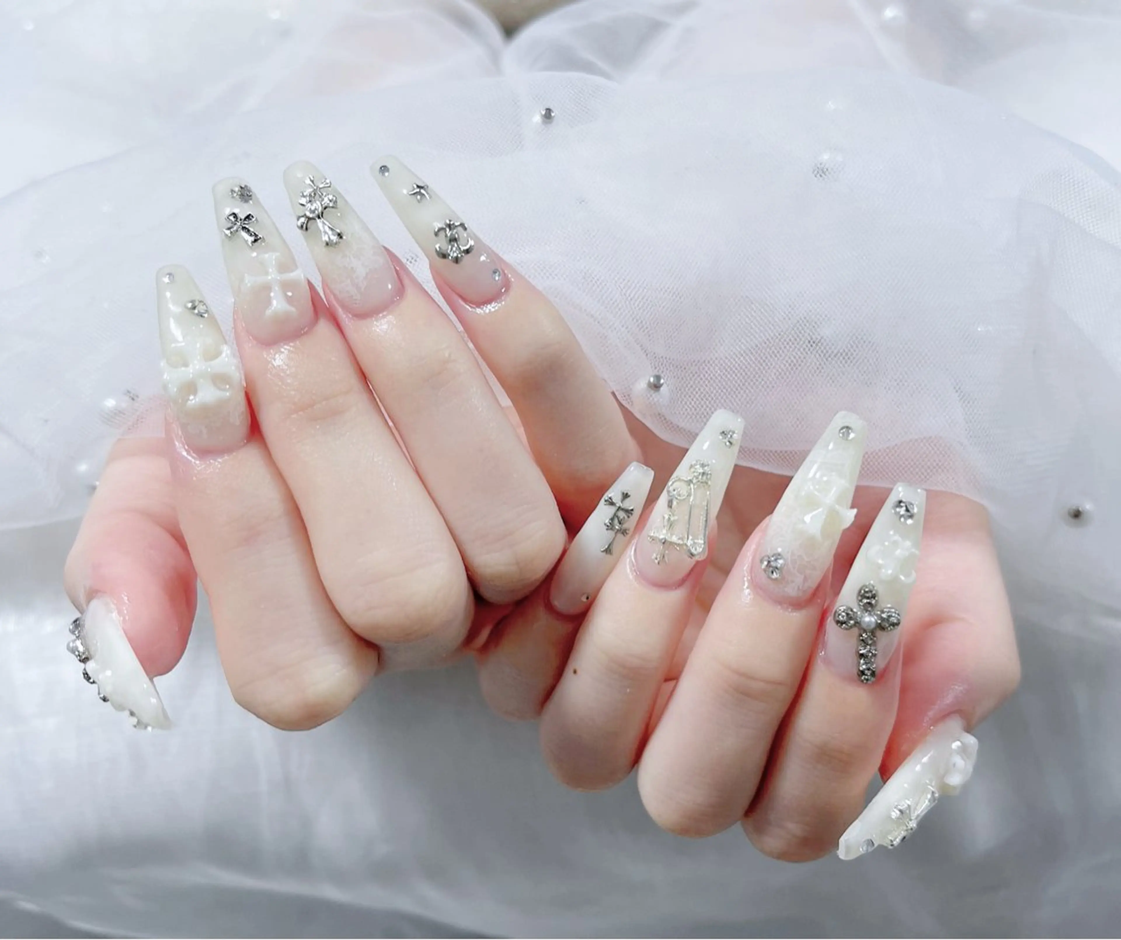 ネイル オーロラネイル クリアネイル フラッシュネイル ジェルネイル グラデーション ZUZU AMEE NAILのネイルデザイン