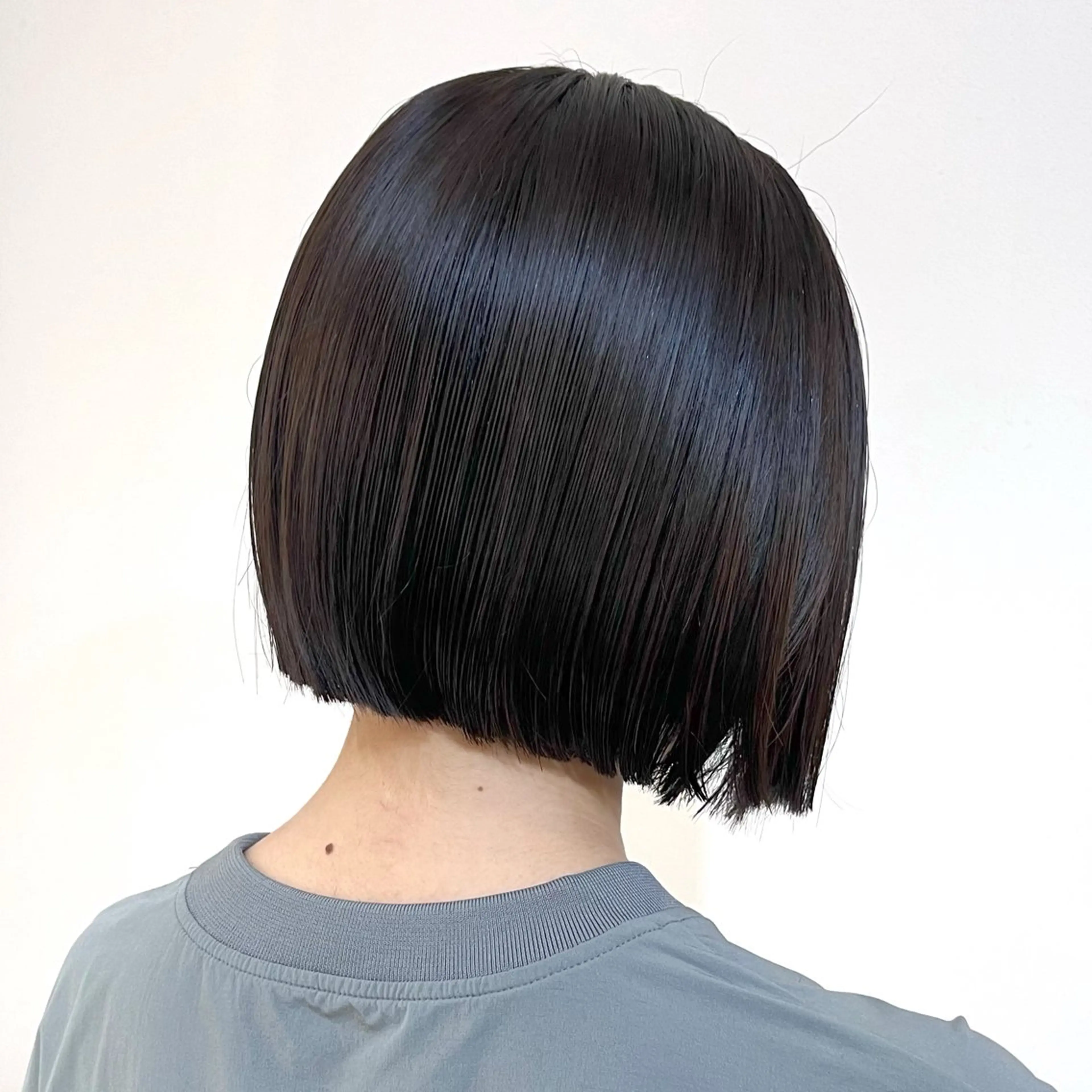 ロング カラー パーマ ベージュカラー 黒髪 ブルーカラー ブルーブラック ブラウンカラー カット ヘアカラー 縮毛矯正 トリートメント ブリーチなし/ ベージュ/akiraのヘアスタイル