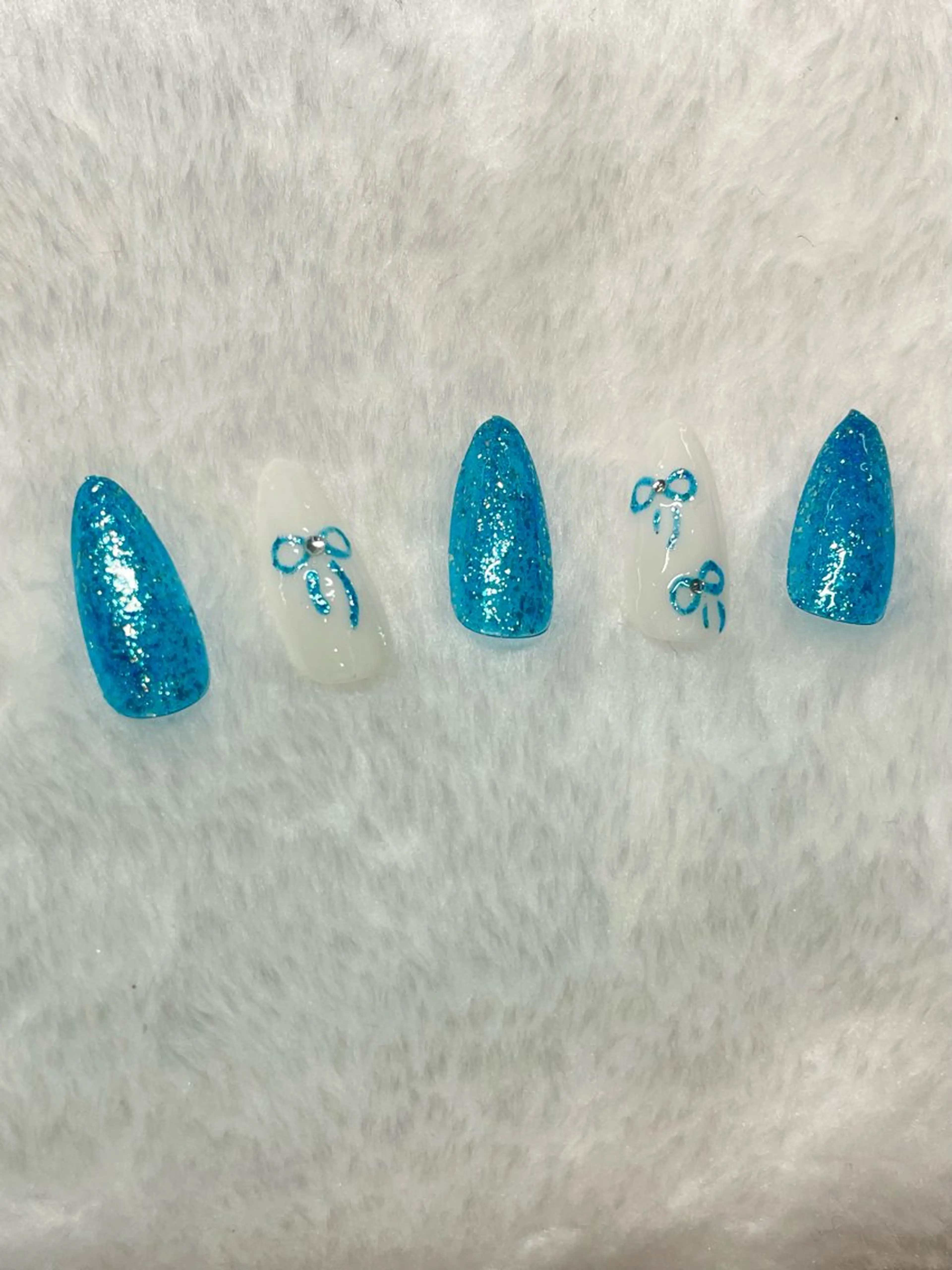 ネイル アートネイル ブルー ラメ(グリッター) リボン ホワイト I-nail Moeのネイルデザイン