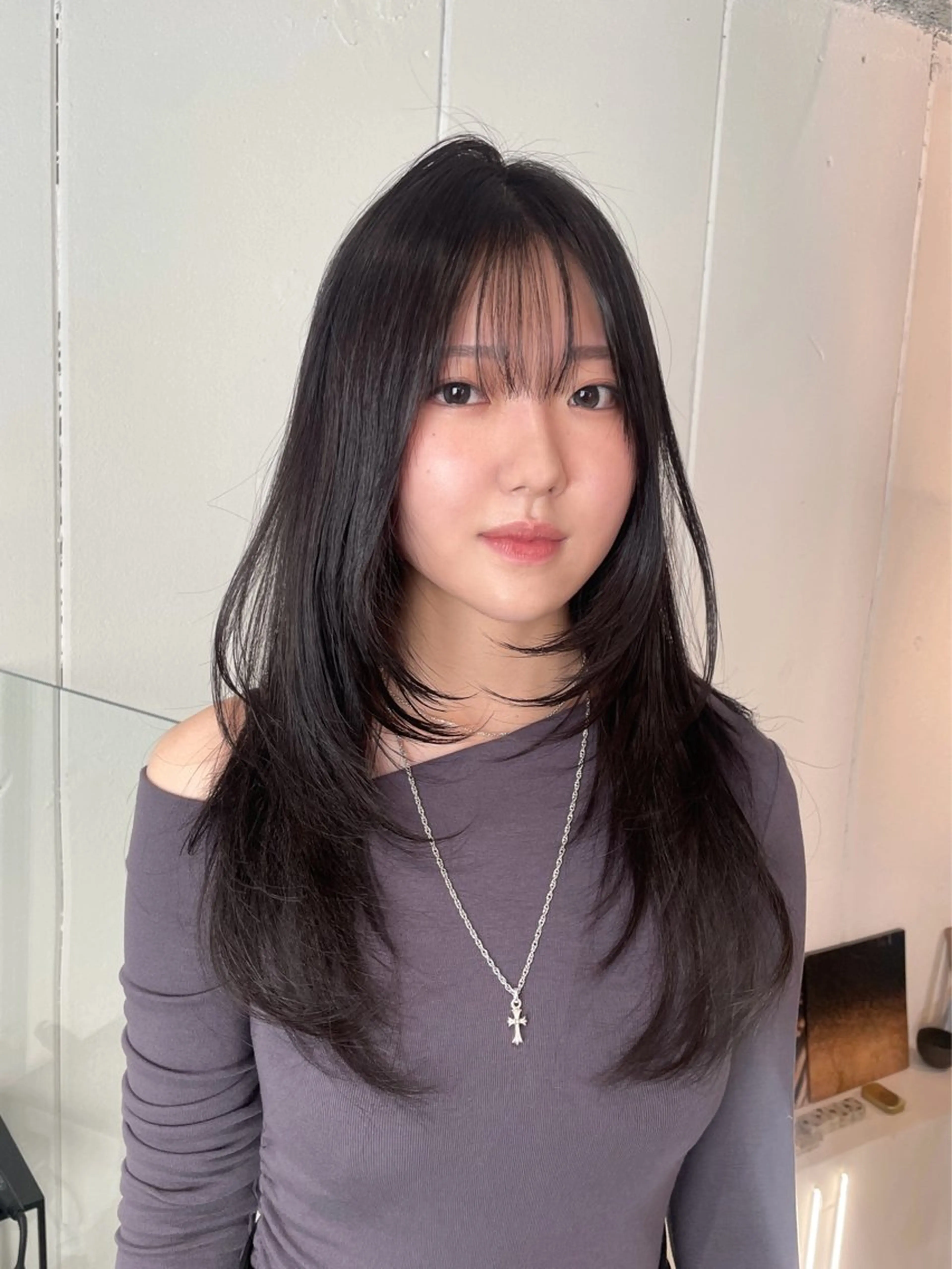 ロング カラー ヘアアレンジ ダークグレー ダークグレージュ グレージュ レイヤーカット カット ヘアカラー ハッシュカット/ 韓国ヘア☽⋰mahoのヘアスタイル