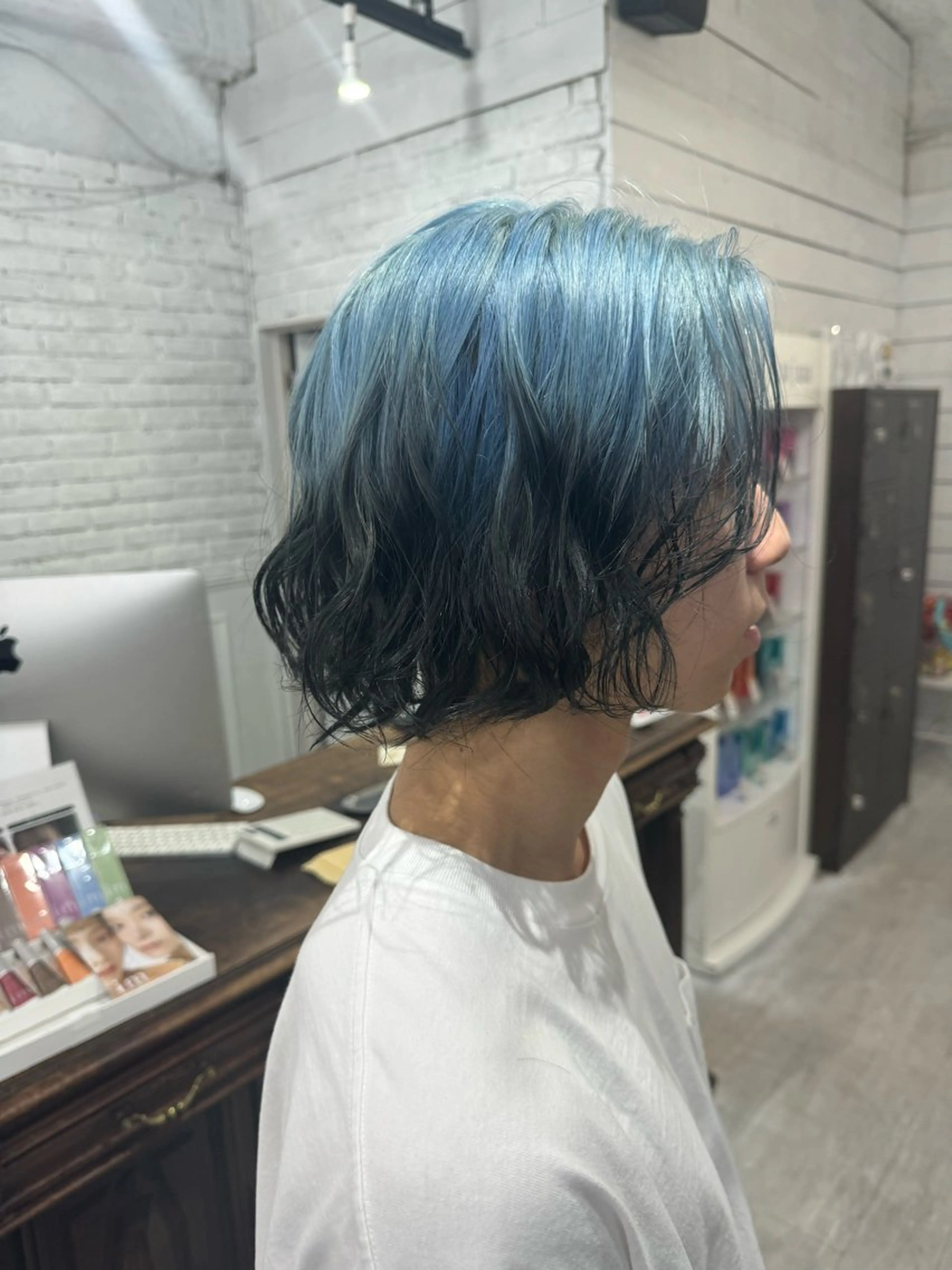 ミディアム カラー バレイヤージュ ミストバング ベージュカラー ブリーチ 抜きっぱなしブロンド SALOWIN札幌大通り所属・札幌ブリーチカラー/ ダブルカラー/ドイのヘアスタイル