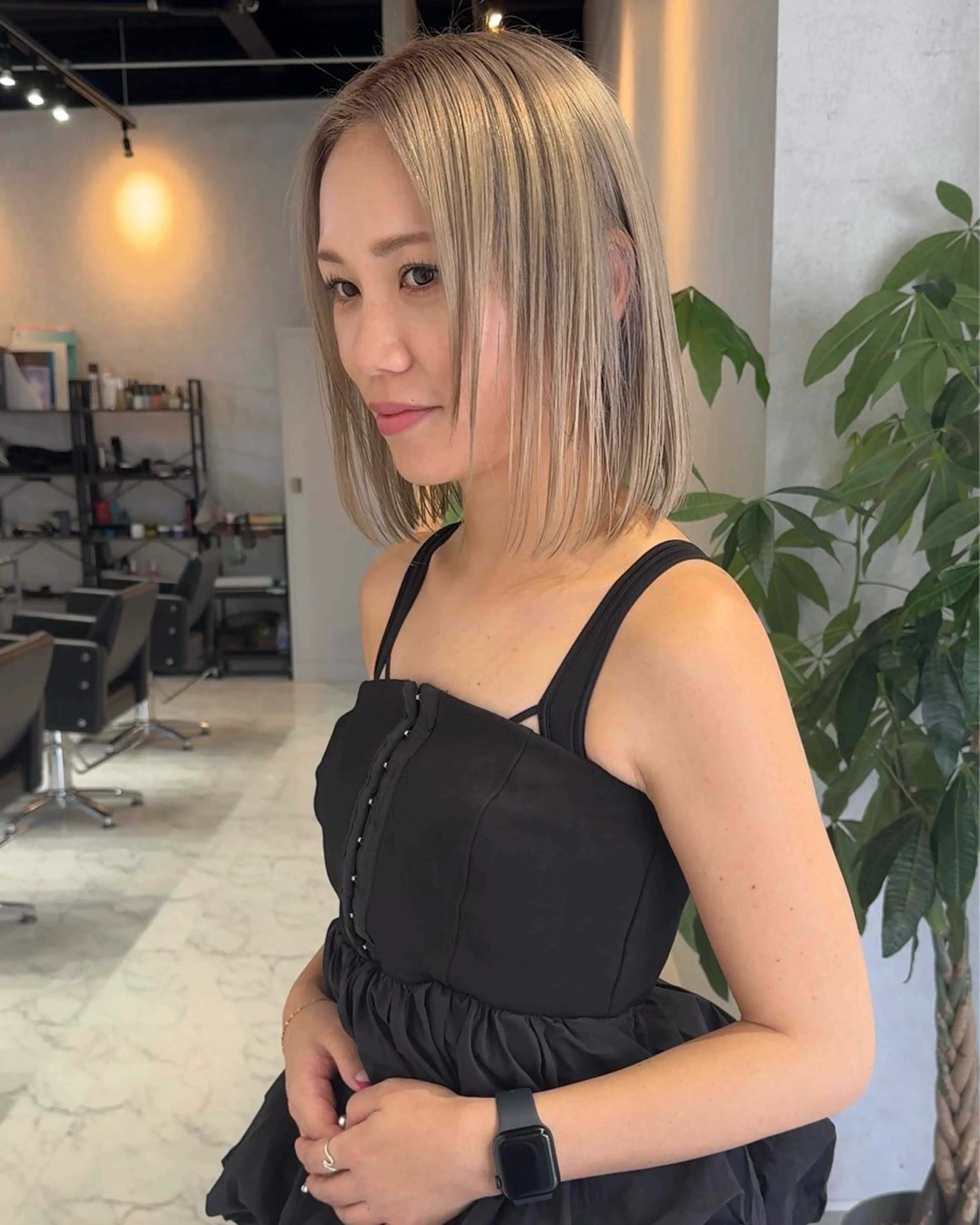 ショート カラー ヘアアレンジ バレイヤージュ ブリーチ ハイライトカラー ハイトーンカラー ハイライト カット ヘアカラー トリートメント アンドウ ユウ/ レイヤーカット/韓国のヘアスタイル
