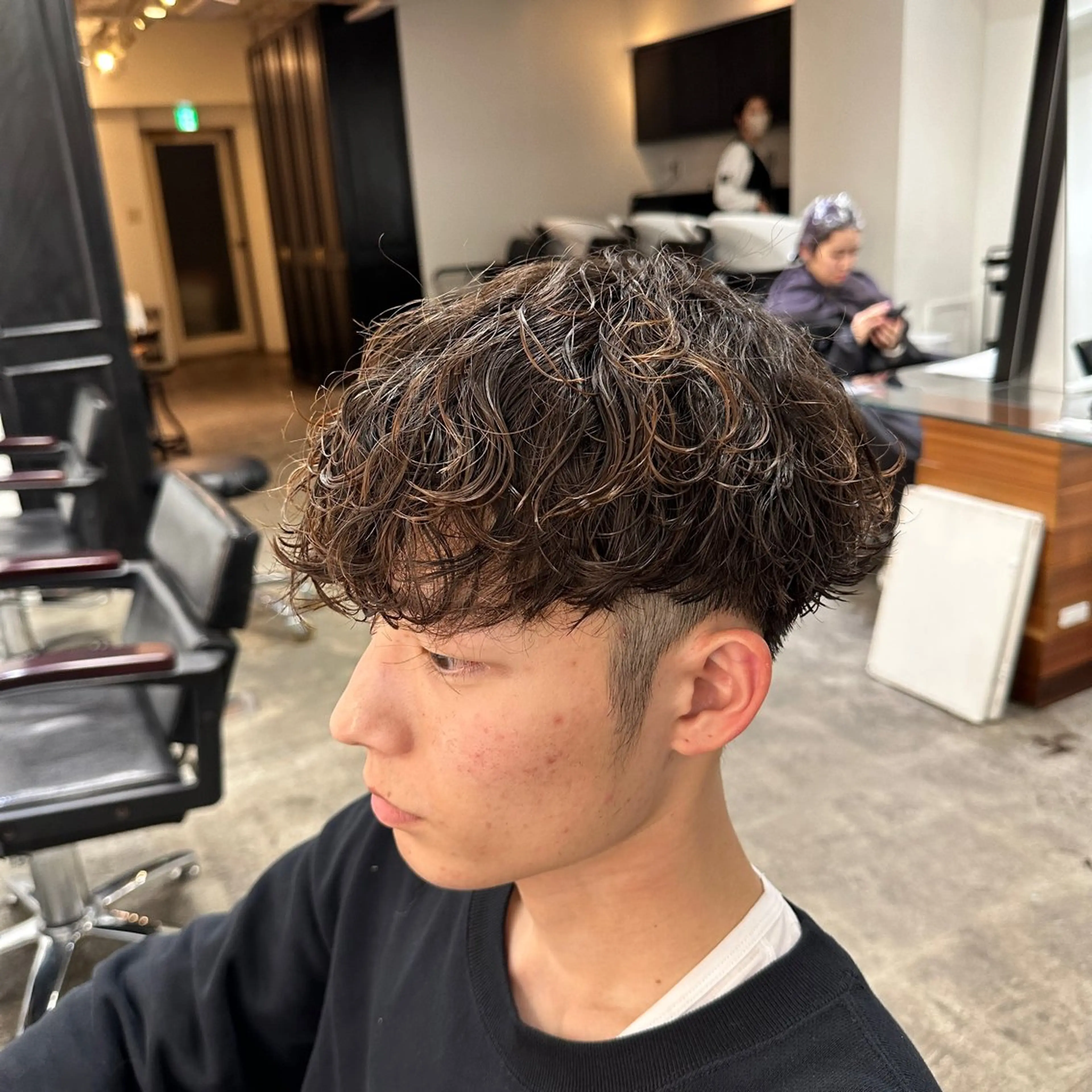 ショート パーマ メンズ スペインカール 波巻きパーマ カット パーマ トリートメント 【似合わせ、垢抜け ヘア】KAEDEのヘアスタイル