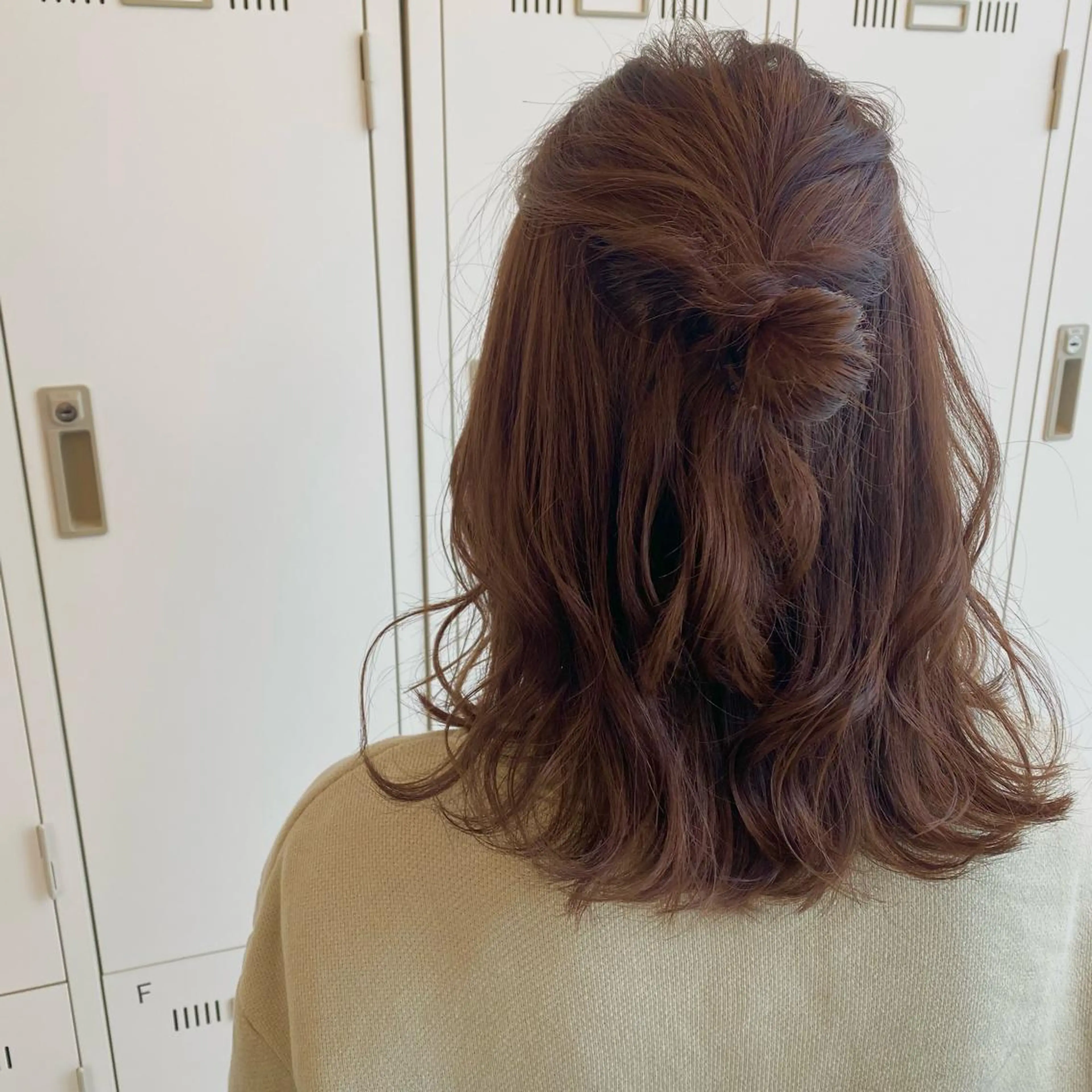 セミロング カラー YUNA ユウナのヘアスタイル