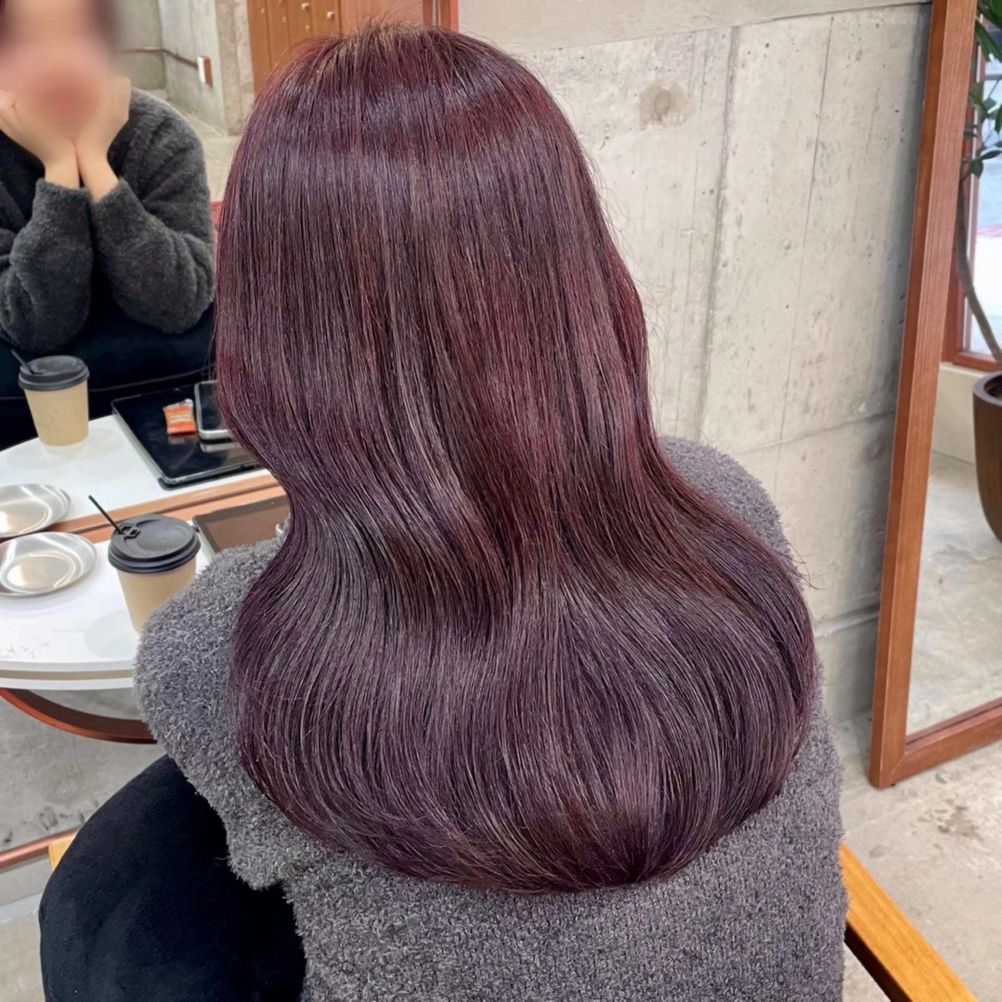 ロング カラー カシス レッドカラー カット ヘアカラー トリートメント noii / 伊藤 愛莉のヘアスタイル