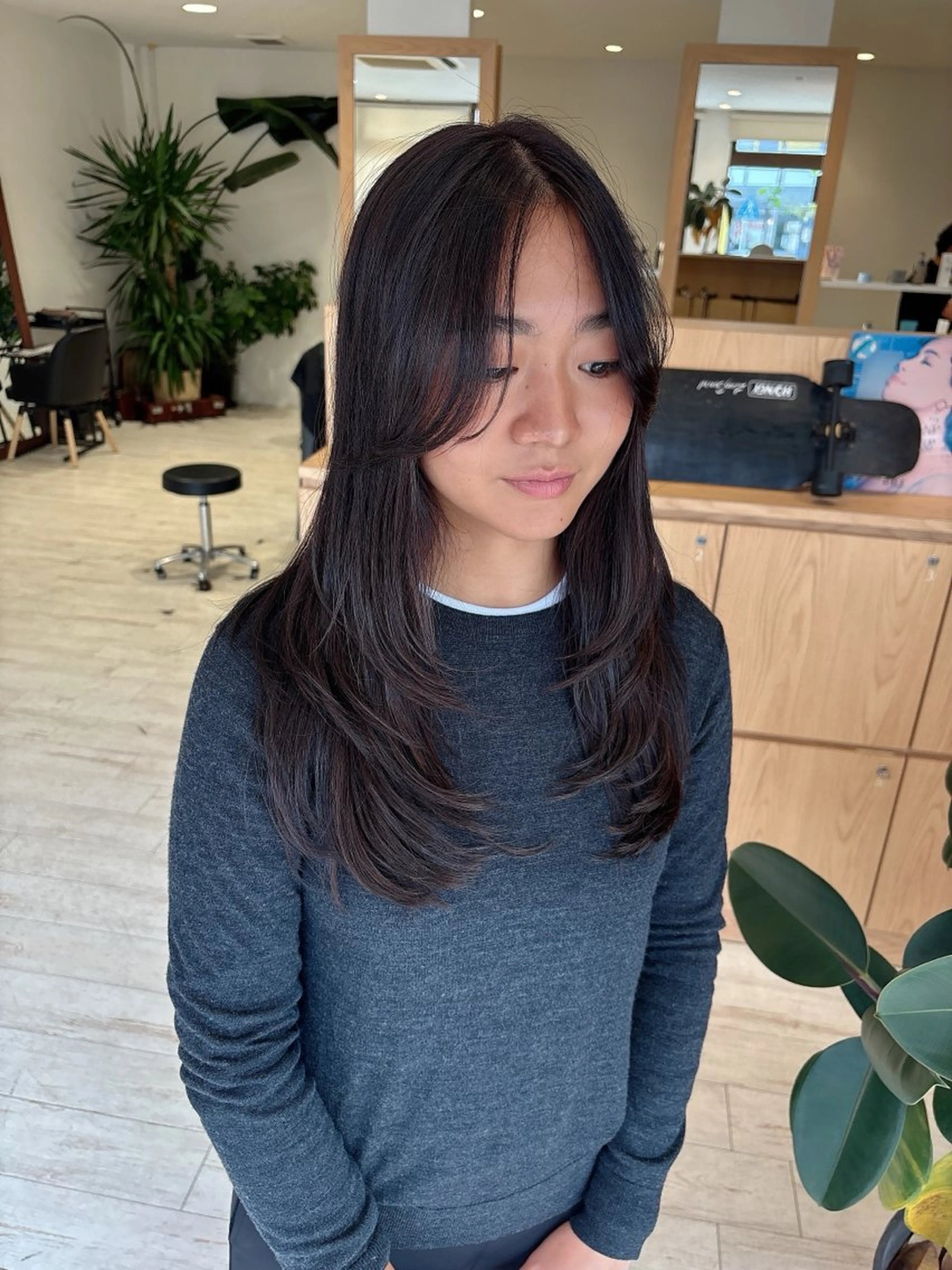 ロング レイヤーカット カット ヘアカラー 安藤 ひなたのヘアスタイル