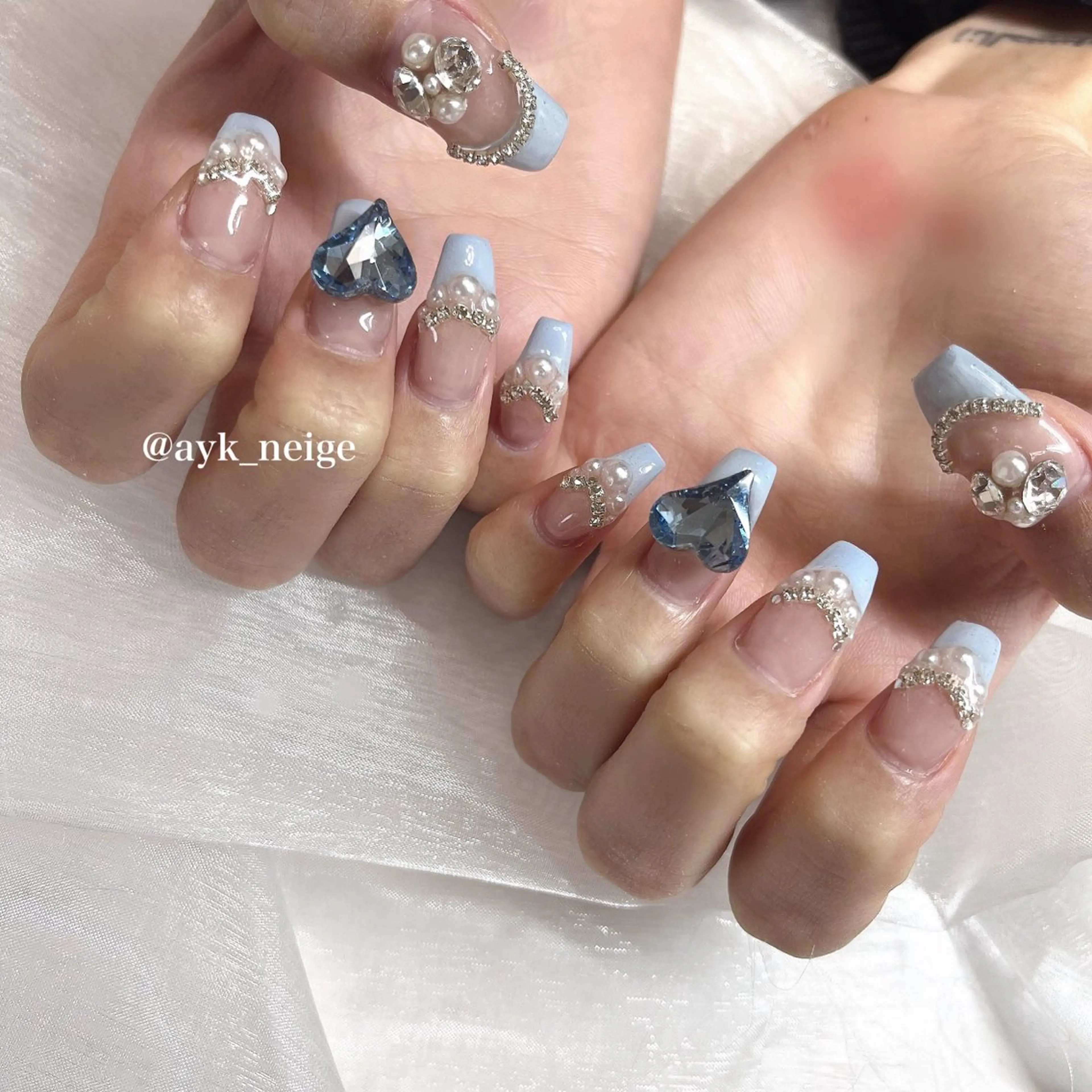 ネイル フットネイル キラキラネイル 韓国ネイル リボン n'eige nail所属・大谷 綾香のネイルデザイン