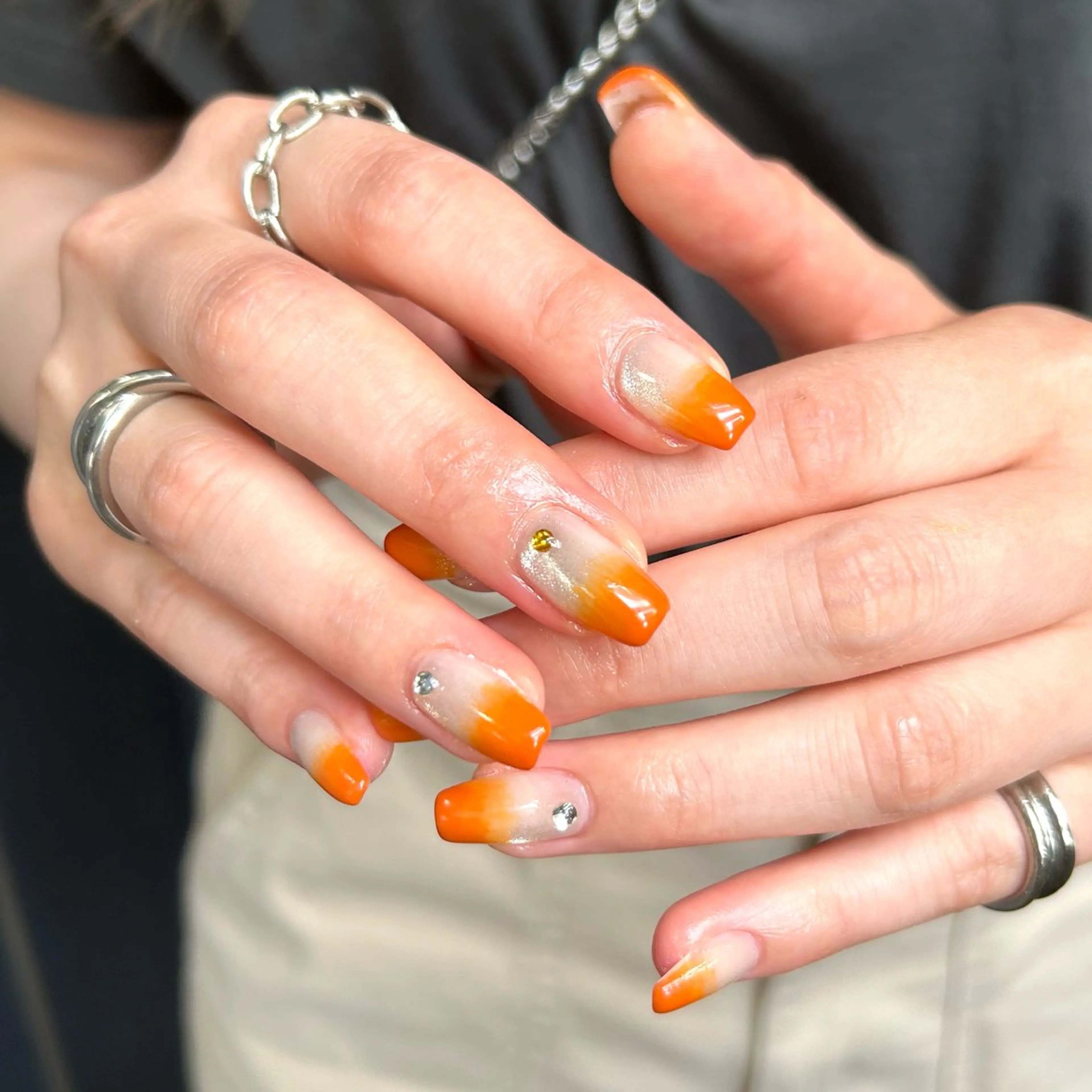 ネイル グラデーション オレンジ shine'an fuka🌿🫧のネイルデザイン