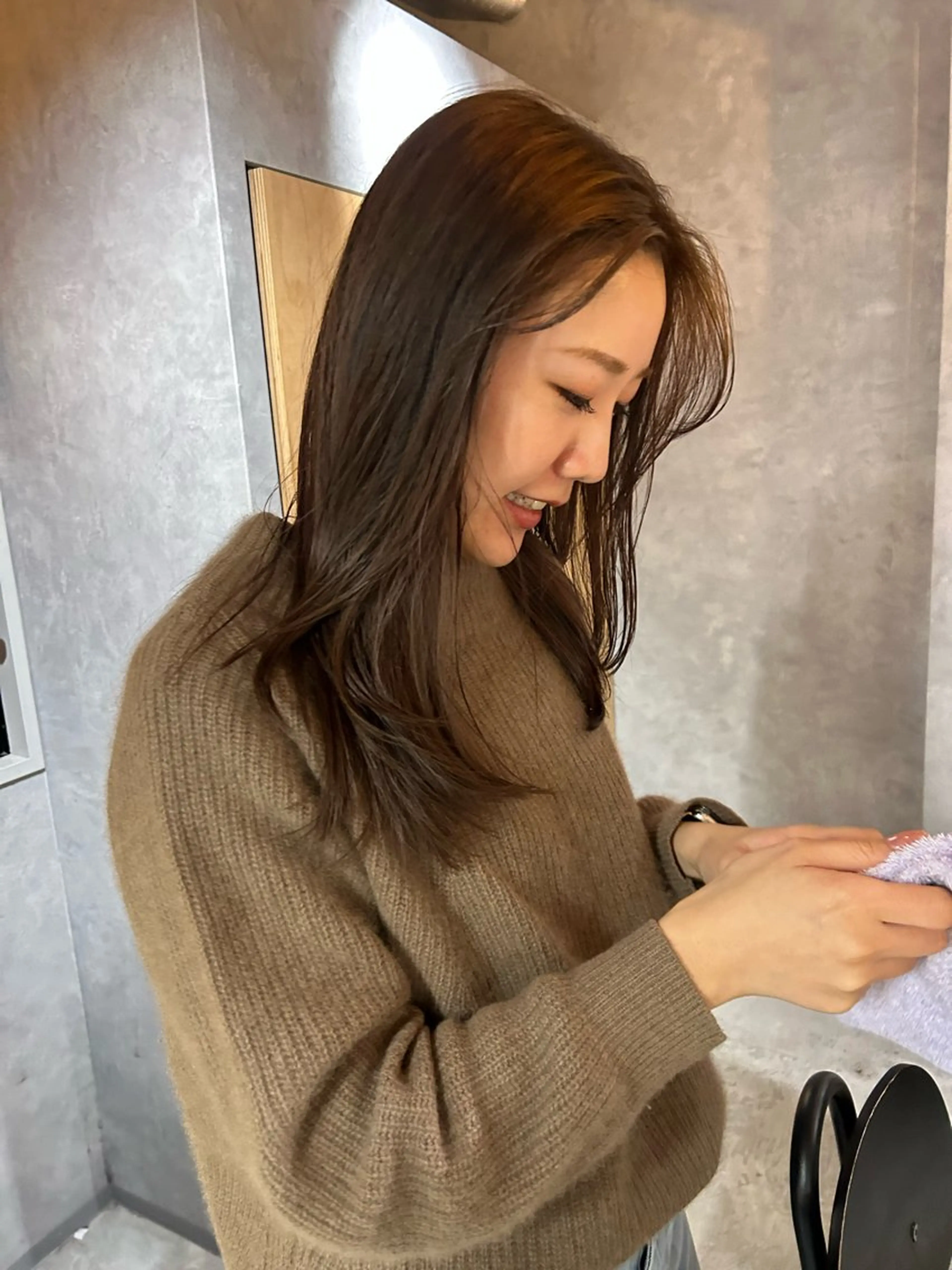 セミロング ヘアカラー LIT所属・小平 寧々のヘアスタイル