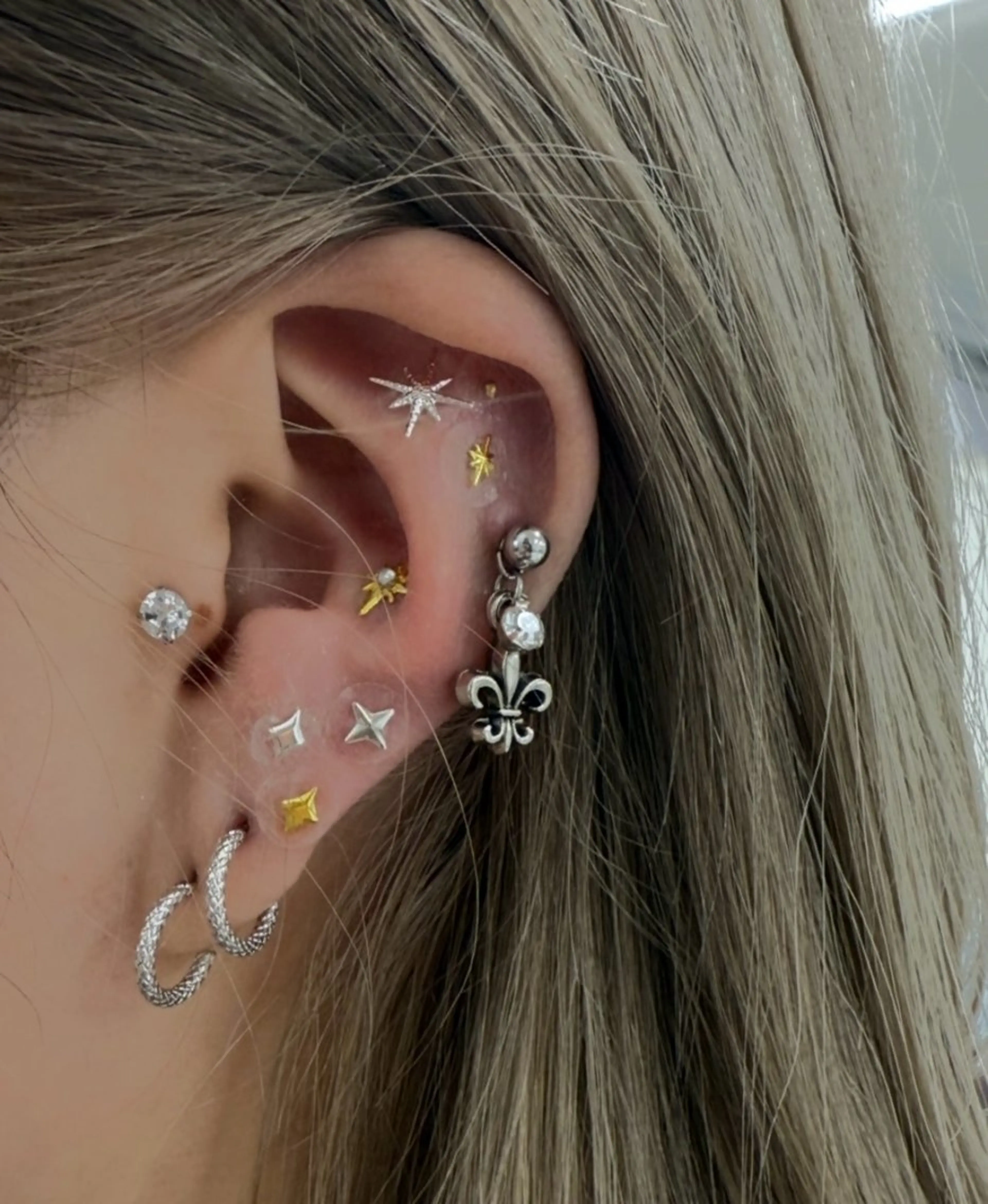 耳ツボジュエリー(つけ放題)の写真