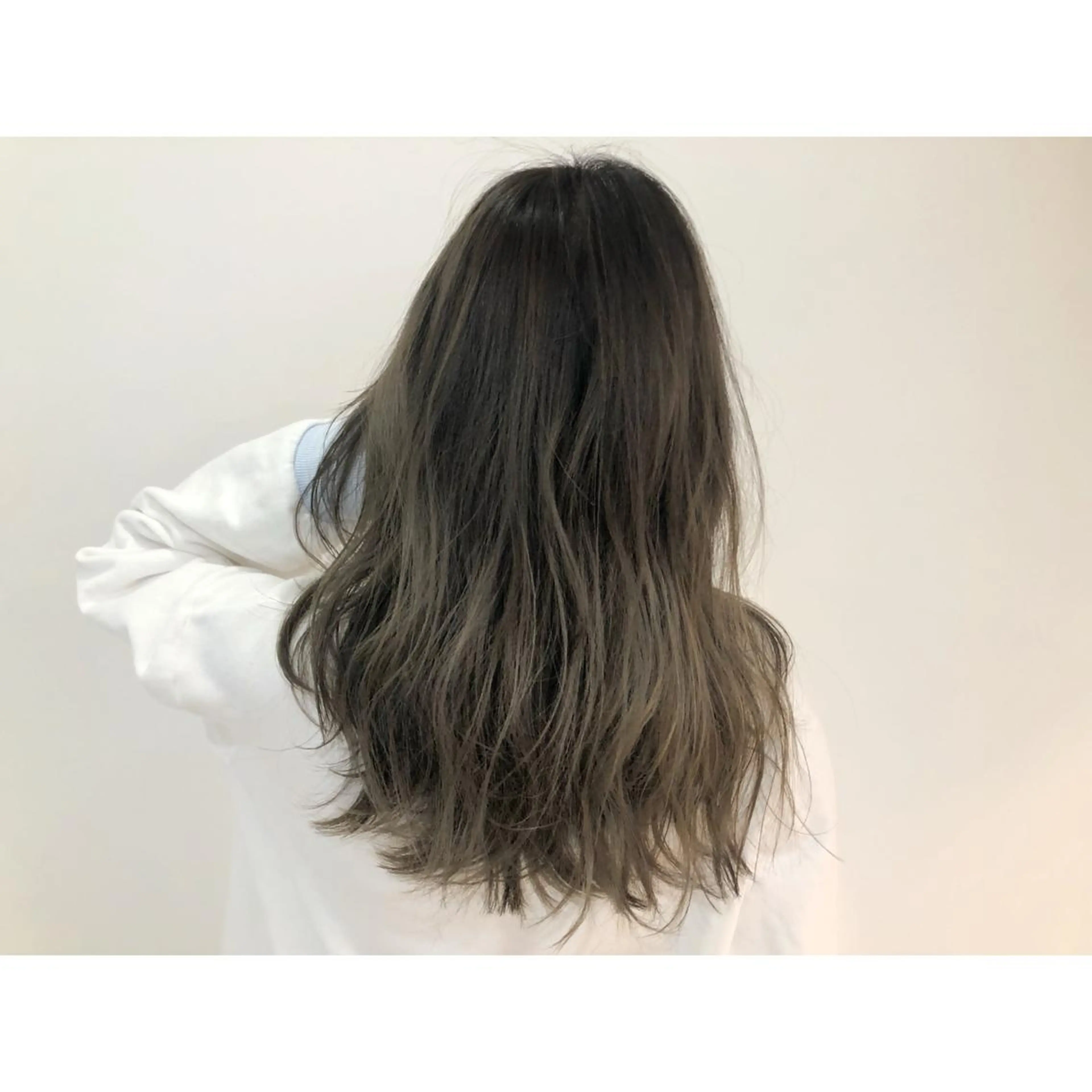 セミロング カラー グラデーションカラー 加藤 利基のヘアスタイル