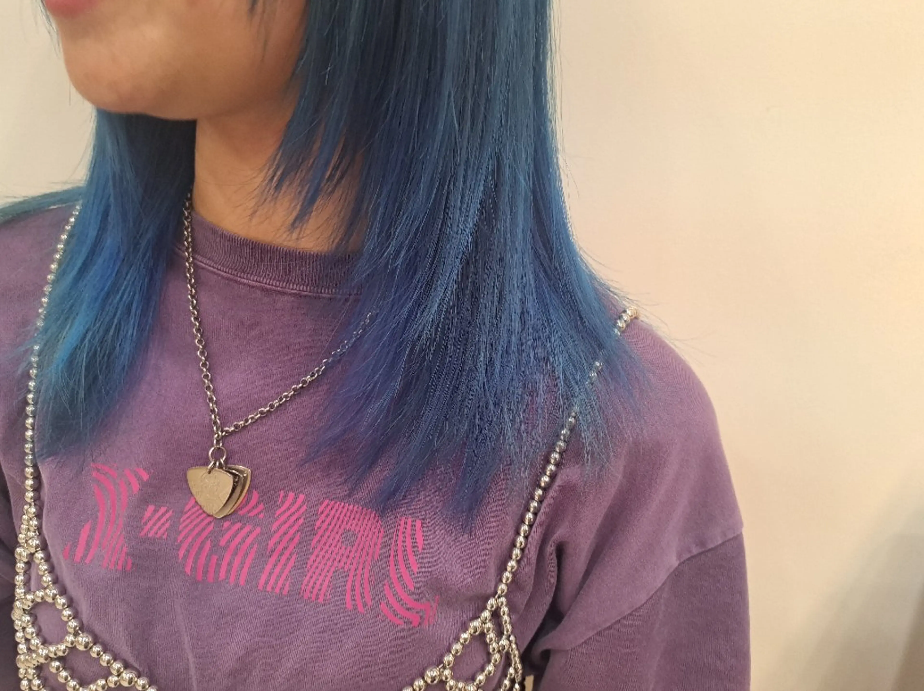 カラー ブルーカラー メンズ ヘアメイク  ハイトーン キャロのヘアスタイル