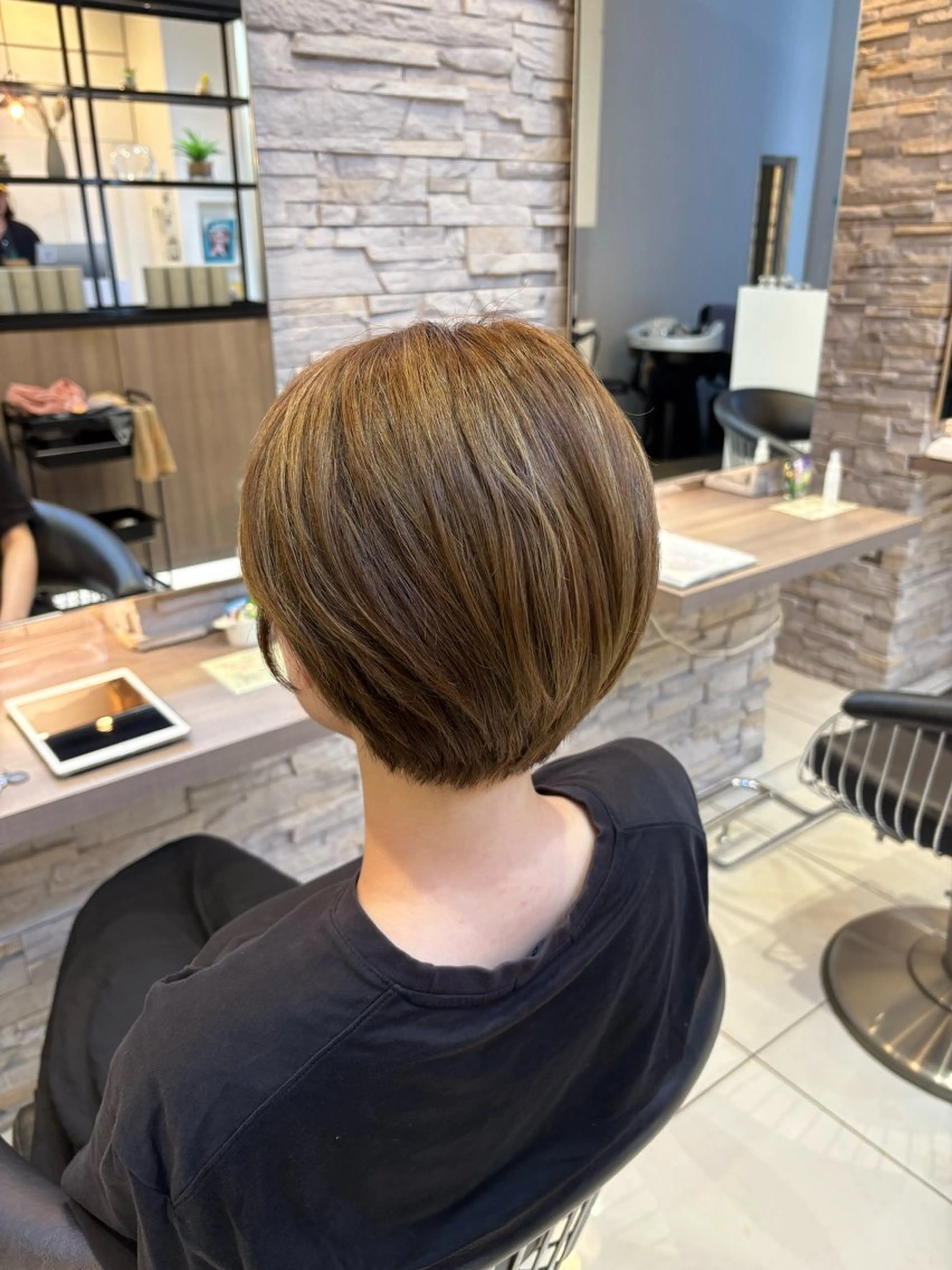 ショート seek next アヤノのヘアスタイル