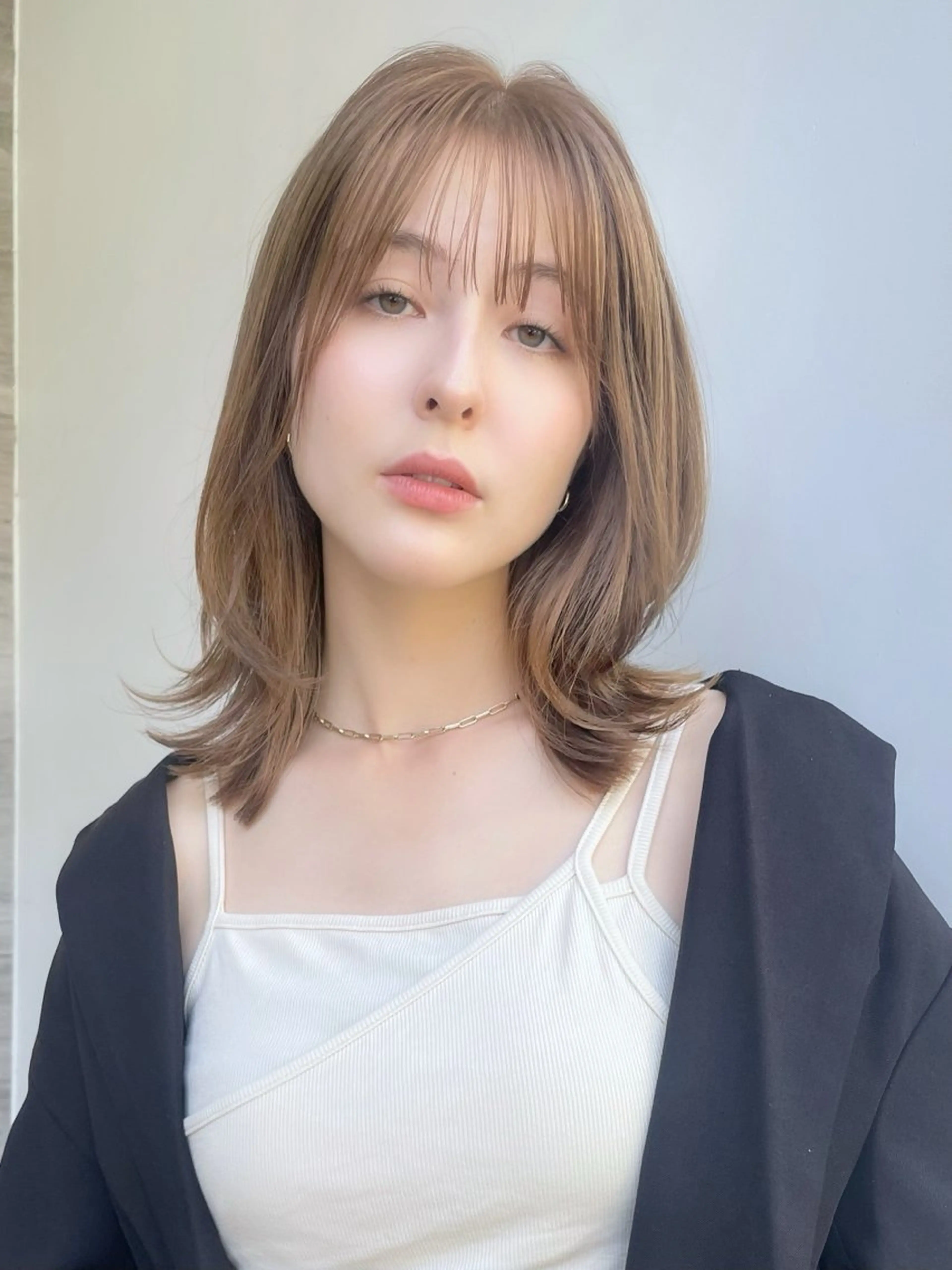 ミディアム ミディアムレイヤー レイヤーカット シースルーバング ボブ/デザインカラー /表参道/新井美有紀のヘアスタイル