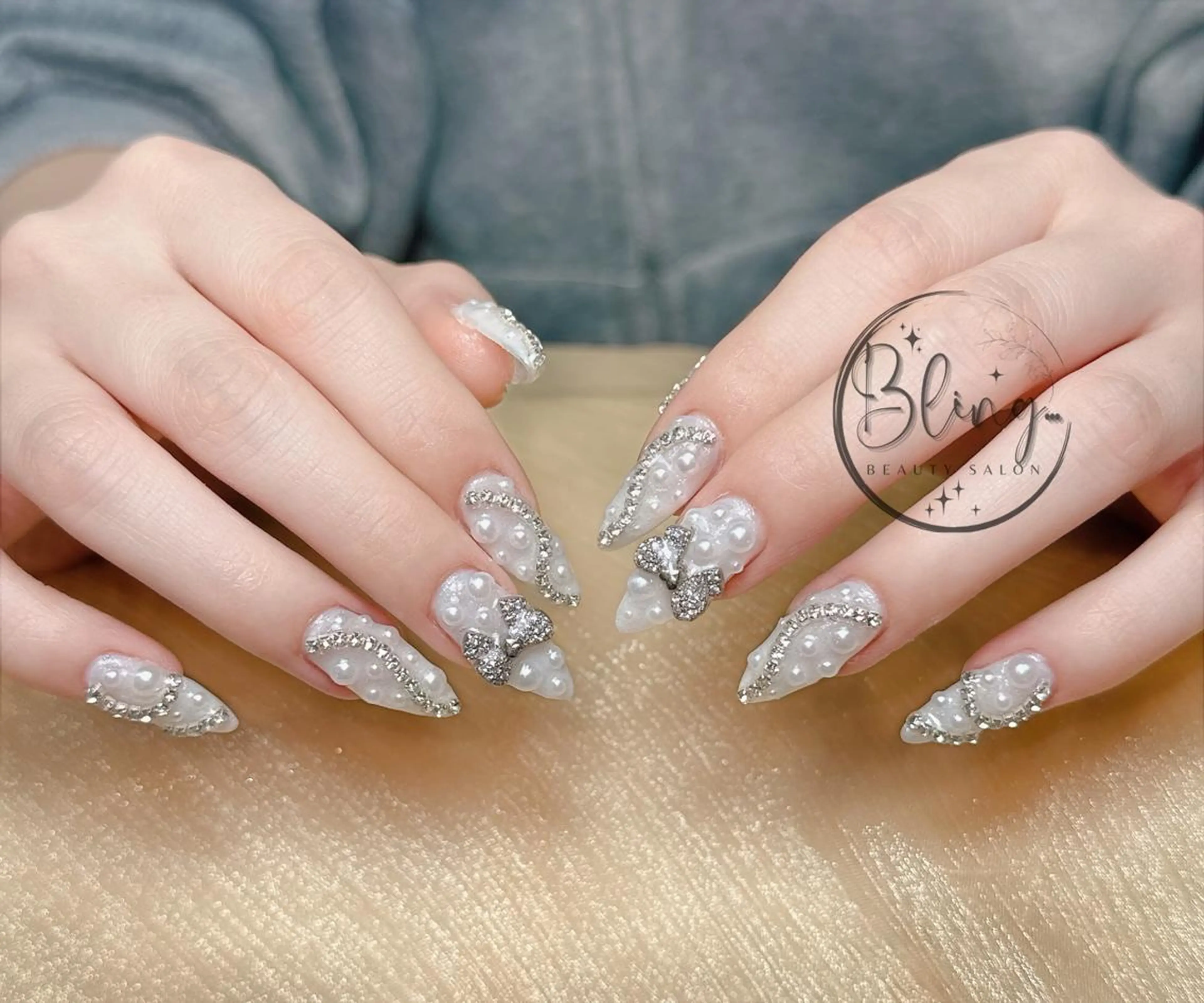 セミロング 韓国風ヘア ハンドネイル Bling Salonのネイルデザイン