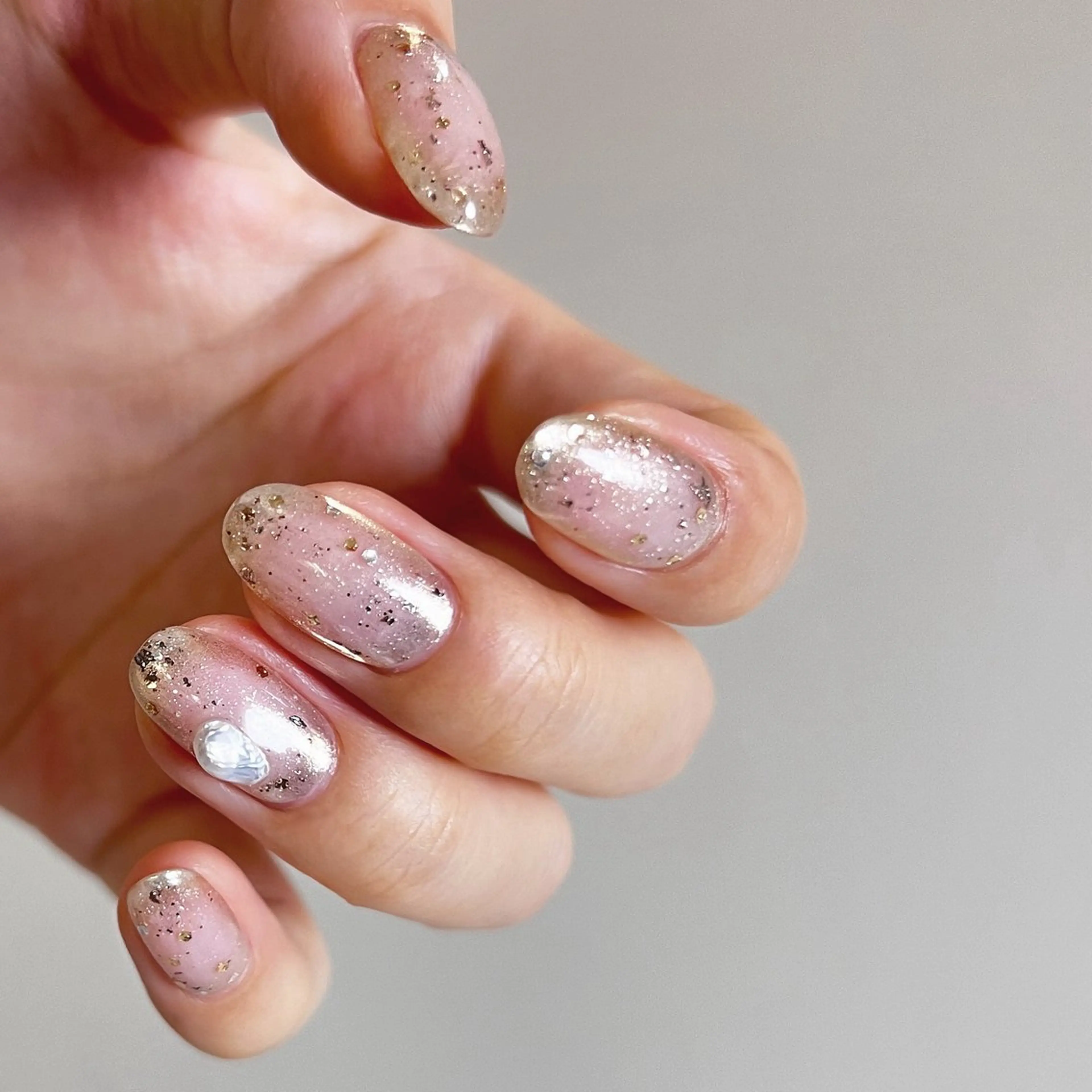 ネイル ゴールド ミラーネイル ニュアンスネイル シルバー 冬ネイル ハンドネイル pointillé .ayaのネイルデザイン