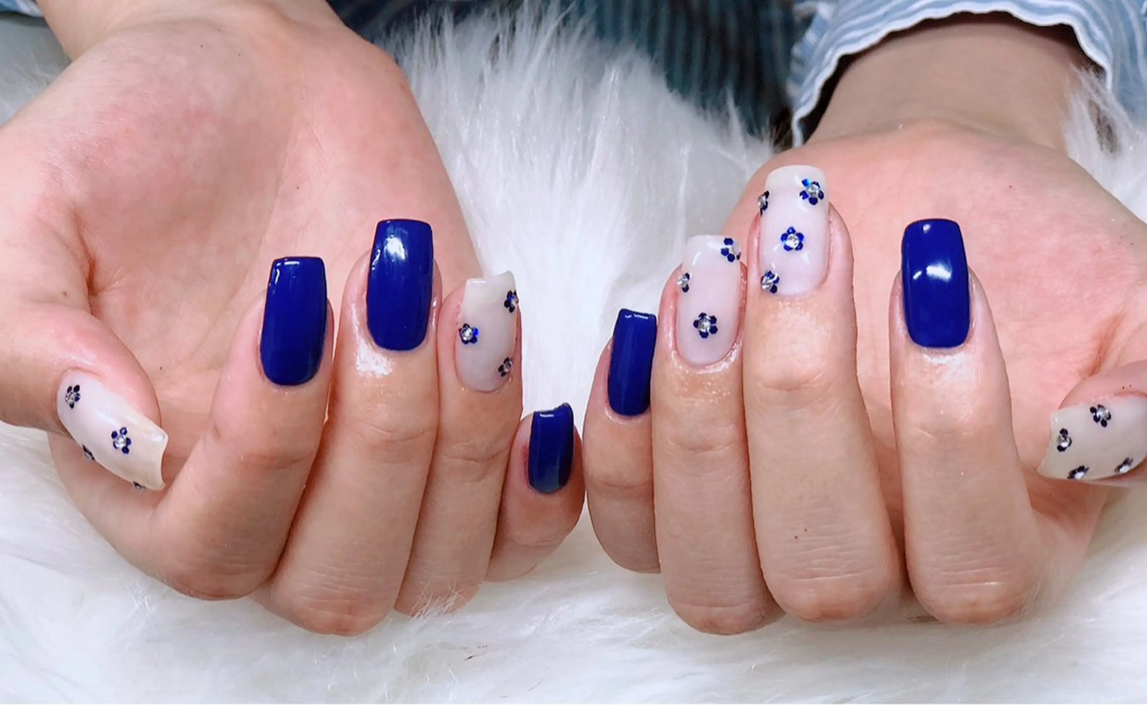 ネイル ブルー フットネイル フレンチネイル 韓国ネイル ロングネイル Lee _nailのネイルデザイン