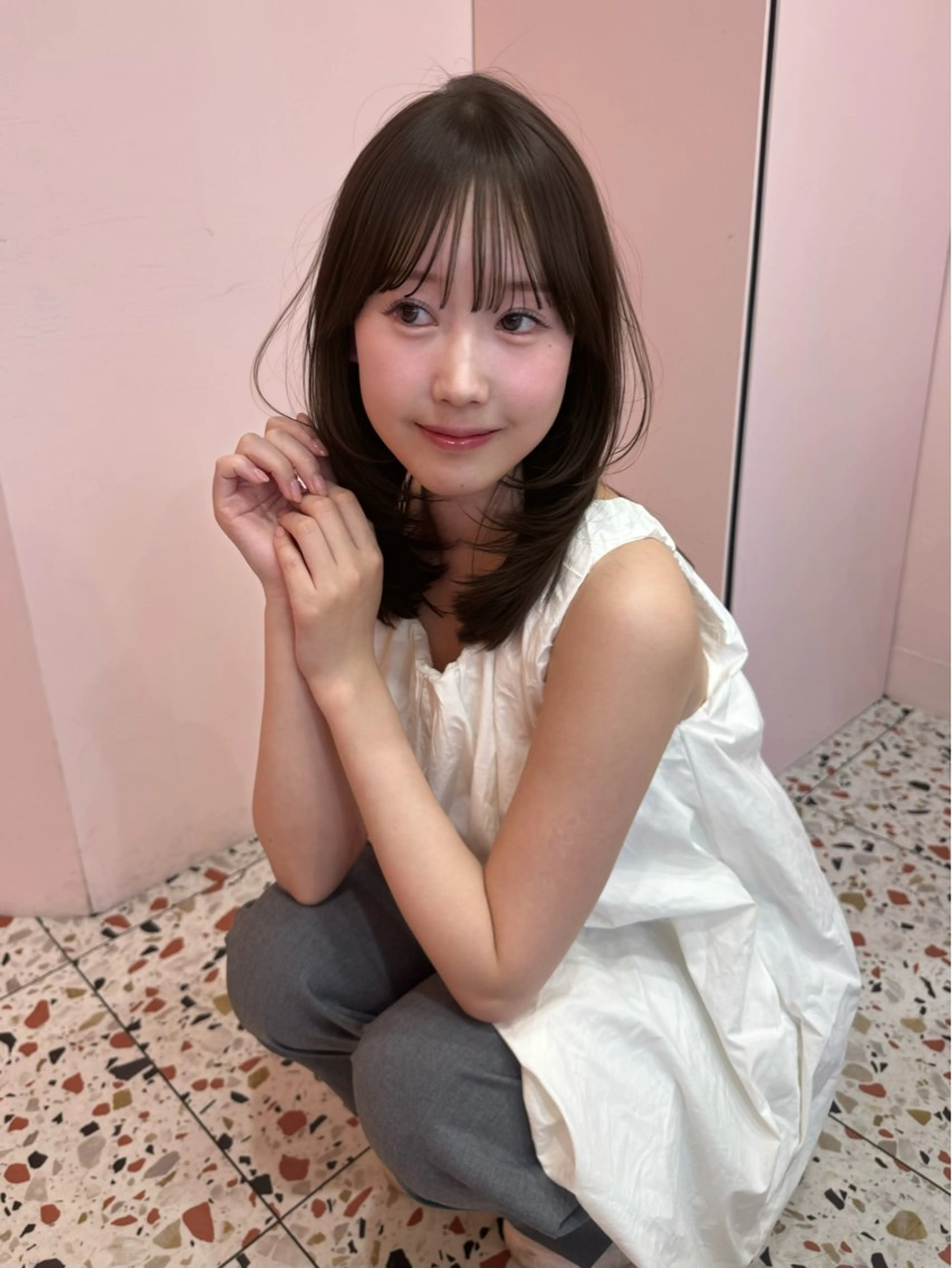 ミディアム ケアカラー くびれヘア 顔まわりレイヤー 顔周りカット 韓国風ヘア カット ヘアカラー トリートメント 顔周り/透明感カラー REINA𓍯のヘアスタイル